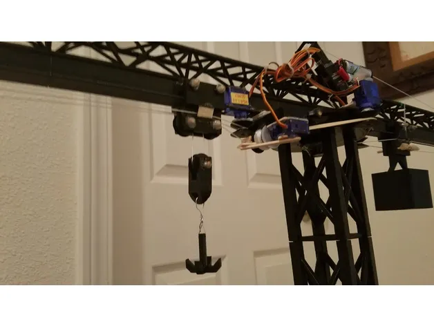 Cần cẩu tháp điều khiển từ xa cao 1.42m