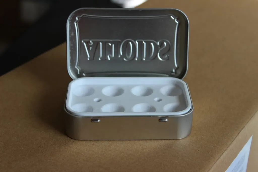 Bảng màu nước Altoids Tin với giá đỡ cọ vẽ