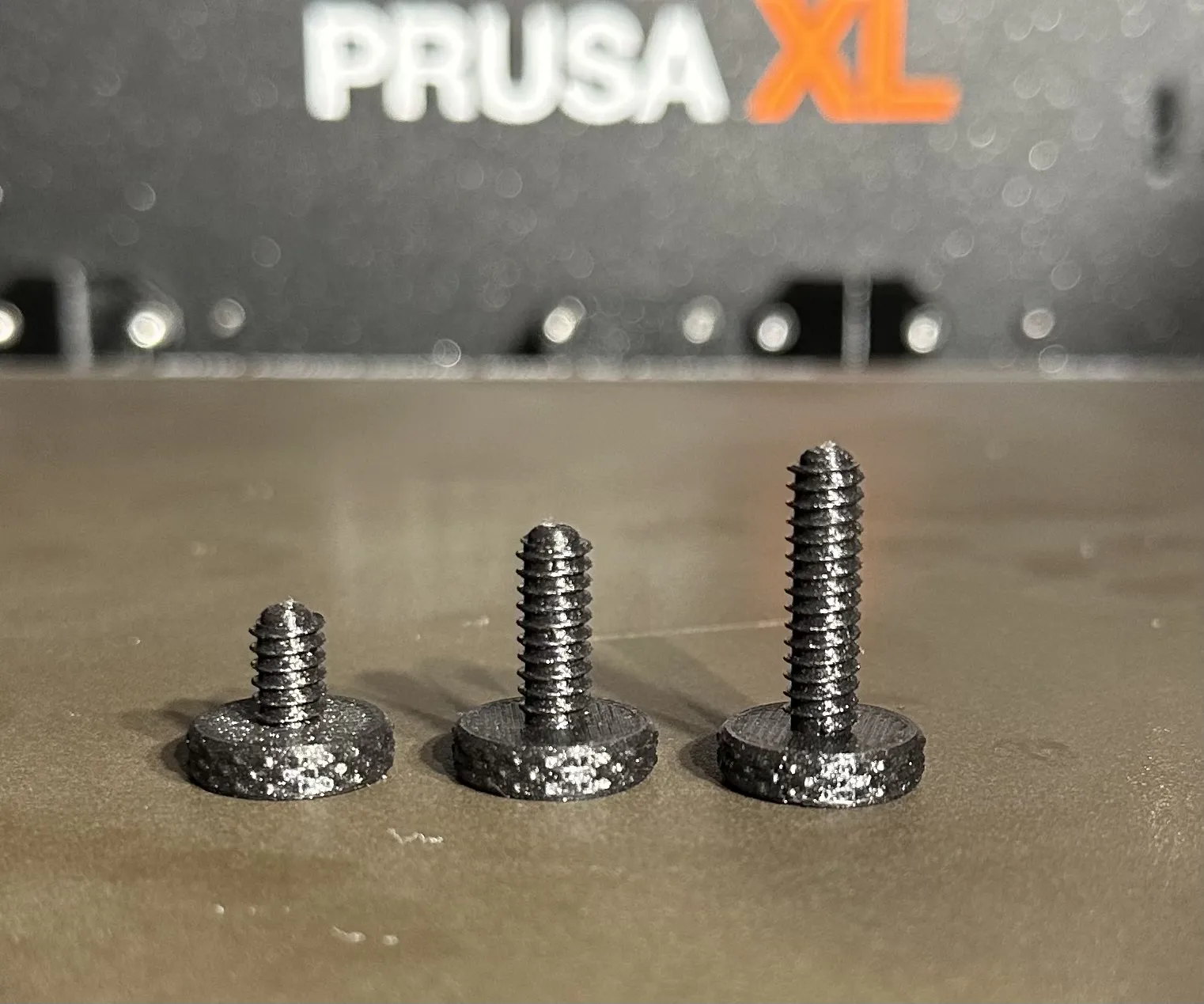 Vít gắn camera 1/4-20 có rãnh chống trượt