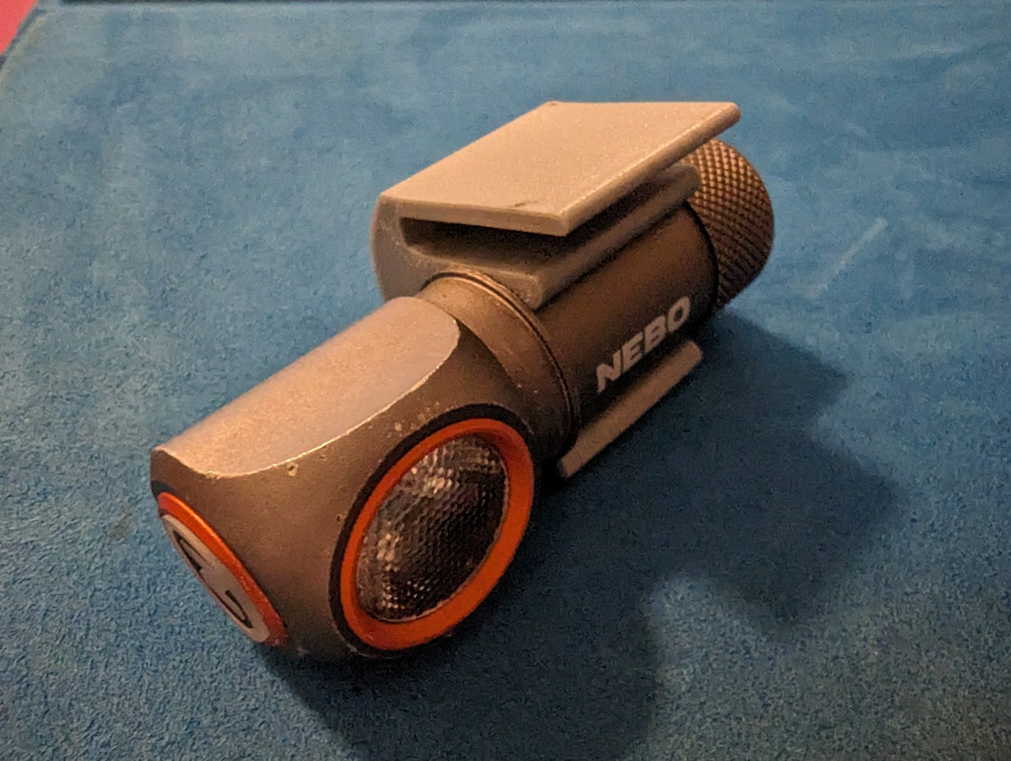 Kẹp đèn pin đơn giản cho mũ Nebo Einstein 600