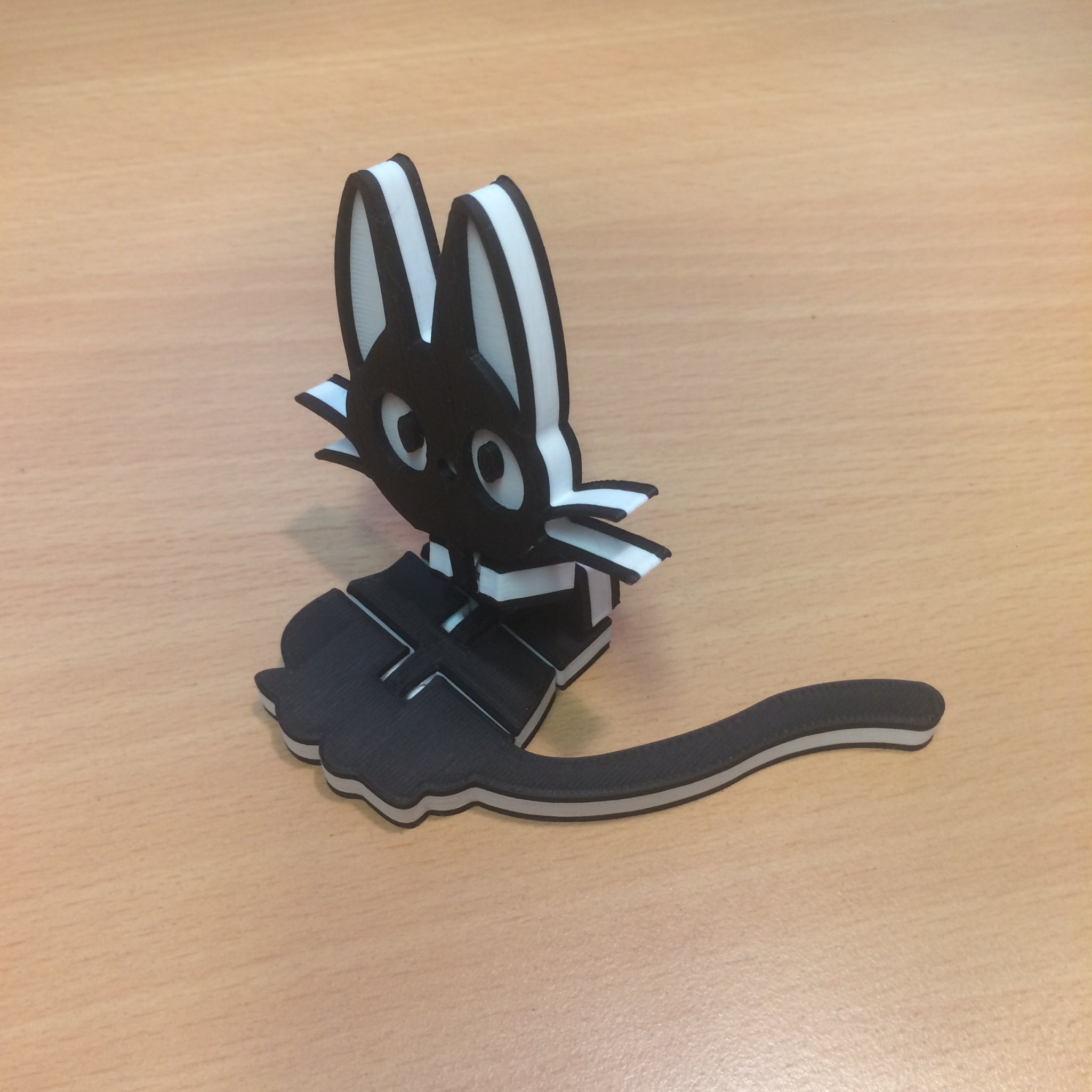 Mèo linh hoạt Jiji trong phim hoạt hình Dịch vụ giao hàng của Kiki