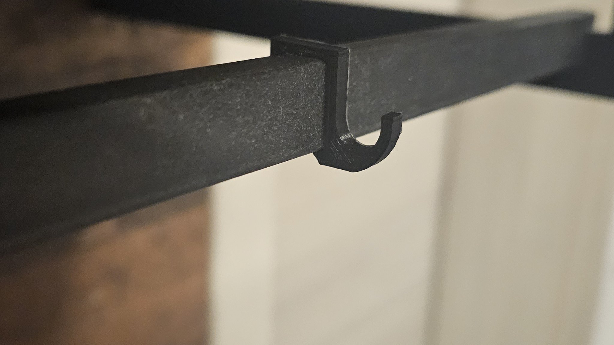 Móc treo quần áo cho thanh kim loại