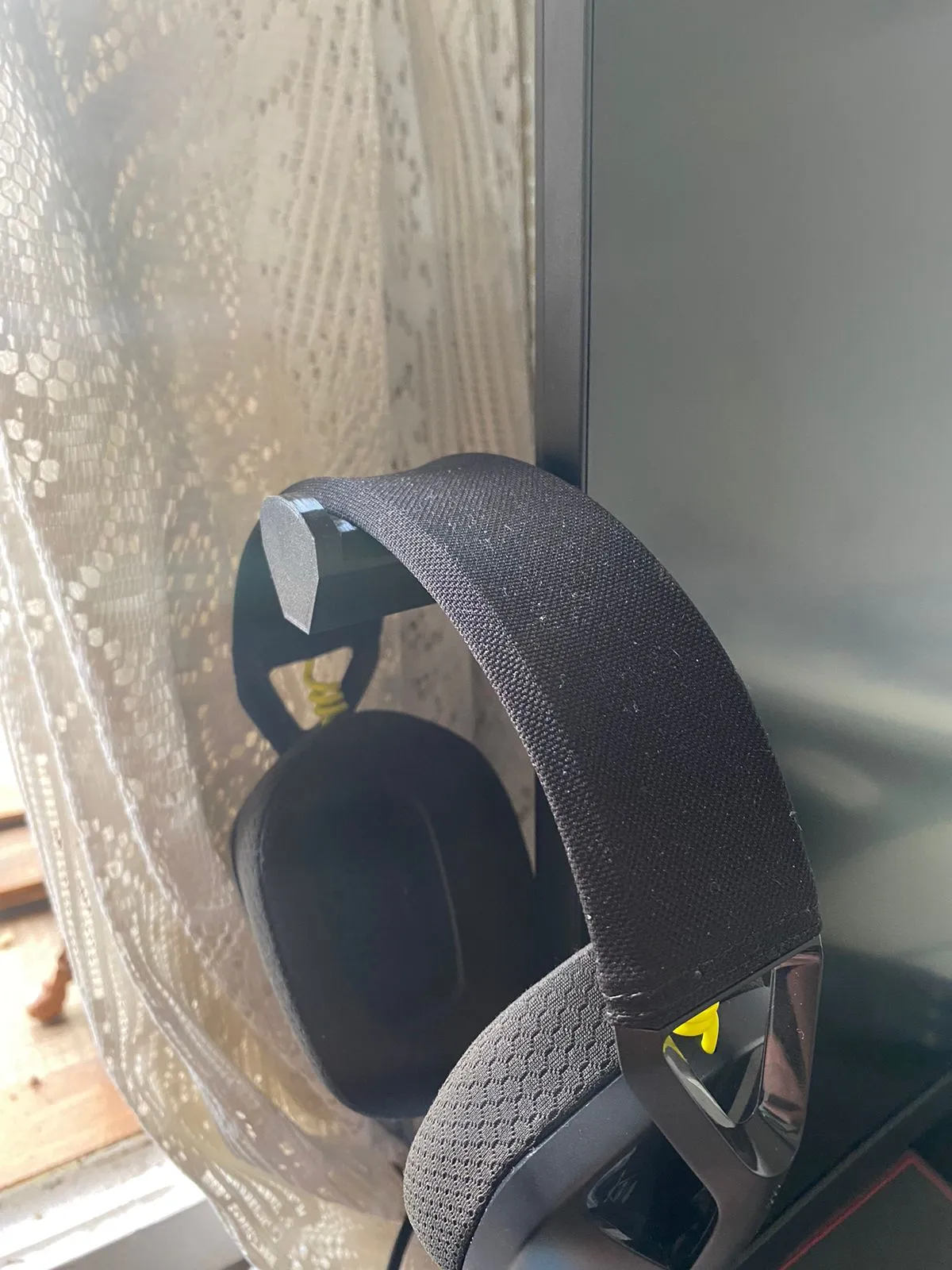 Bộ chuyển đổi giá đỡ tai nghe AOC Agon cho tai nghe lớn