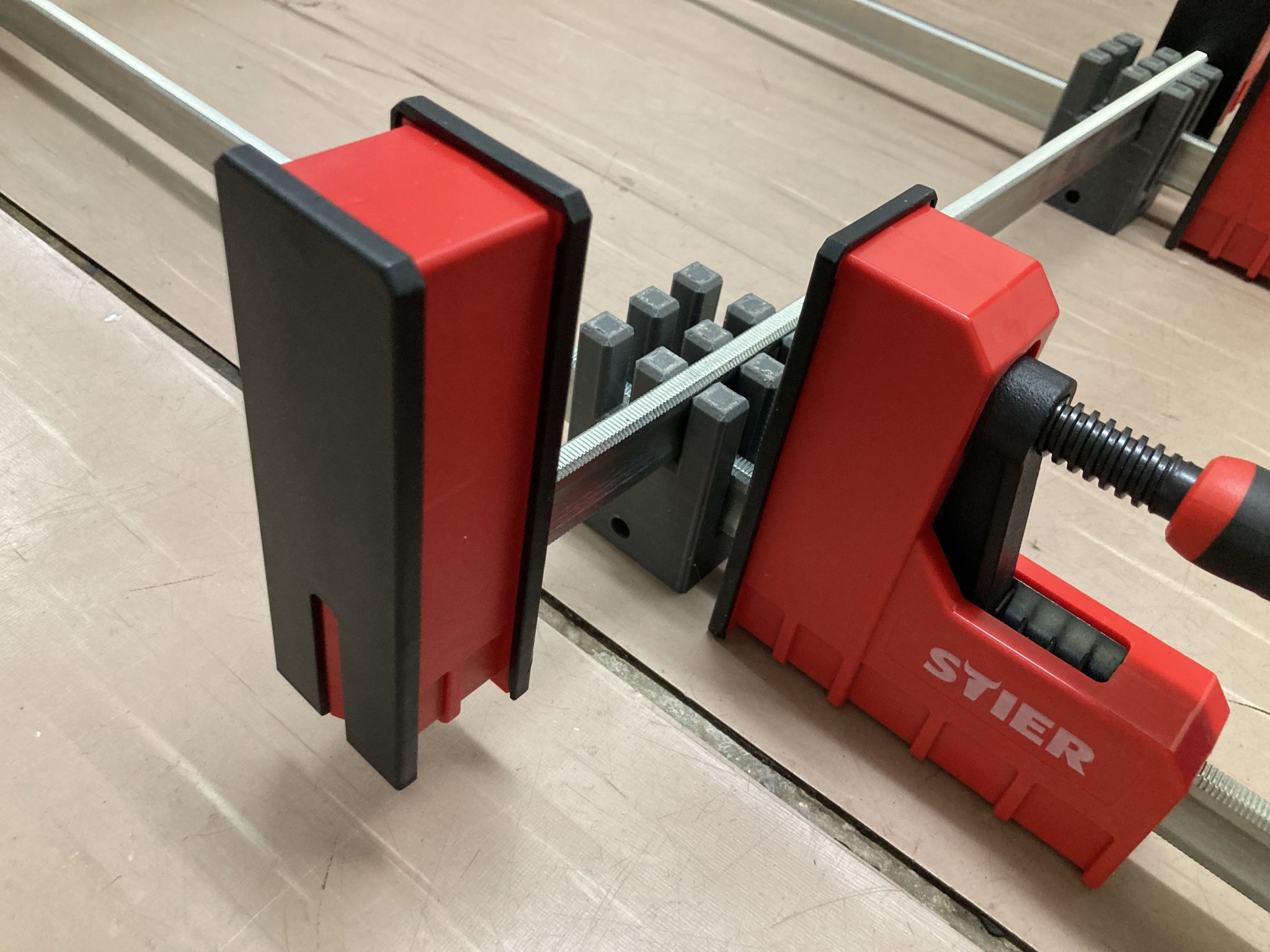 Giá đỡ kẹp khung song song Stier