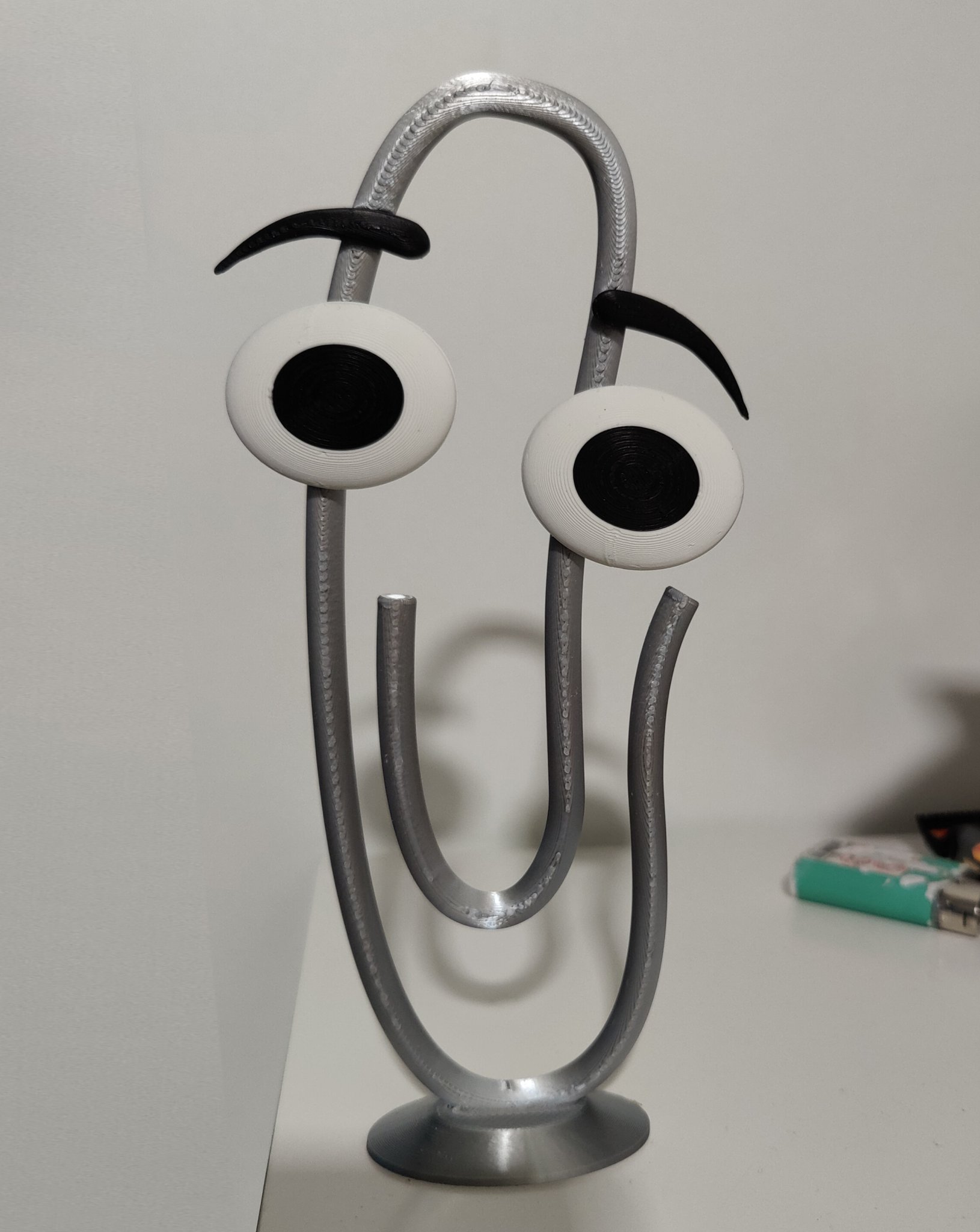Nhân vật trợ lý văn phòng Clippy từ Microsoft