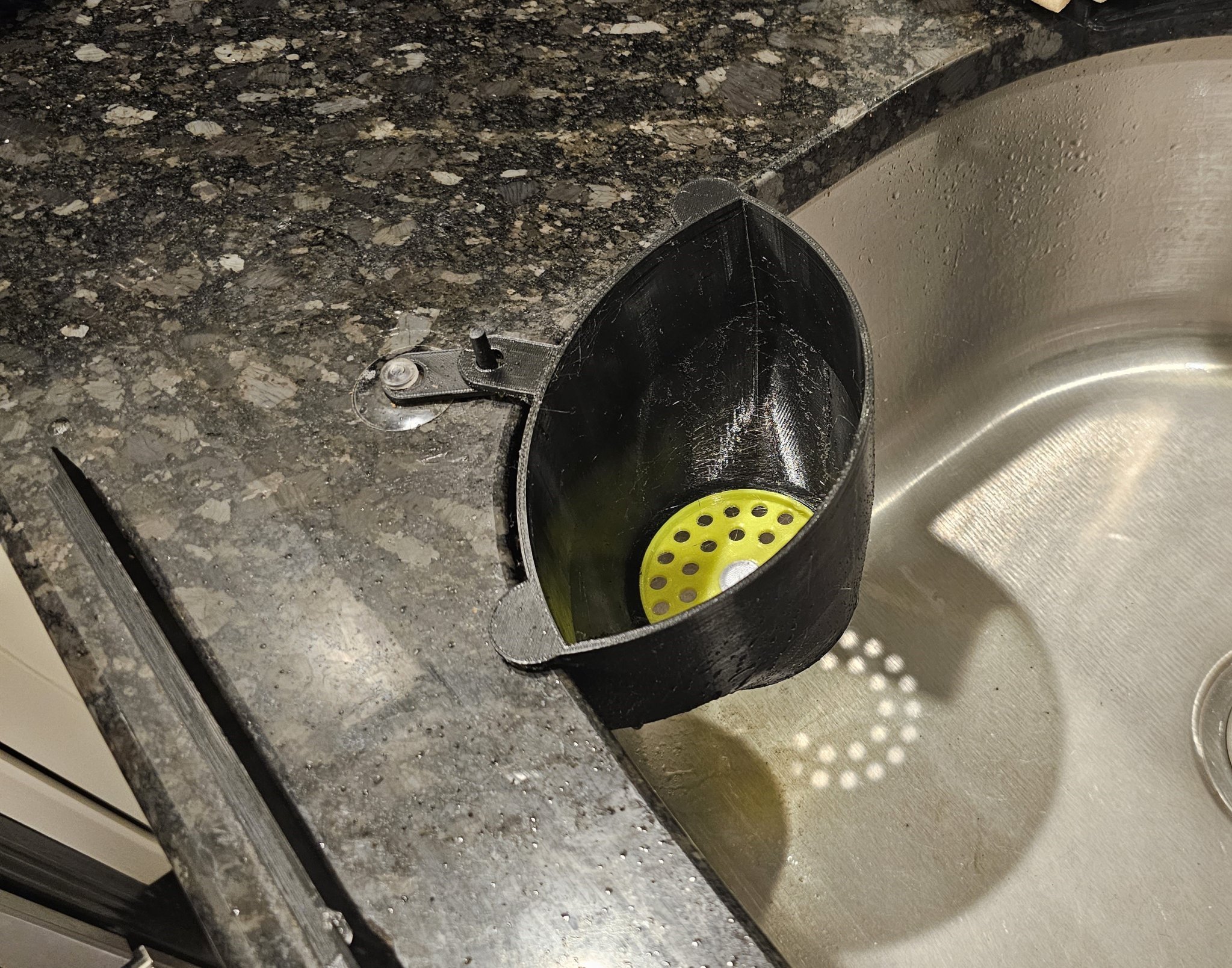 Giỏ rác cho bồn rửa với chức năng làm sạch