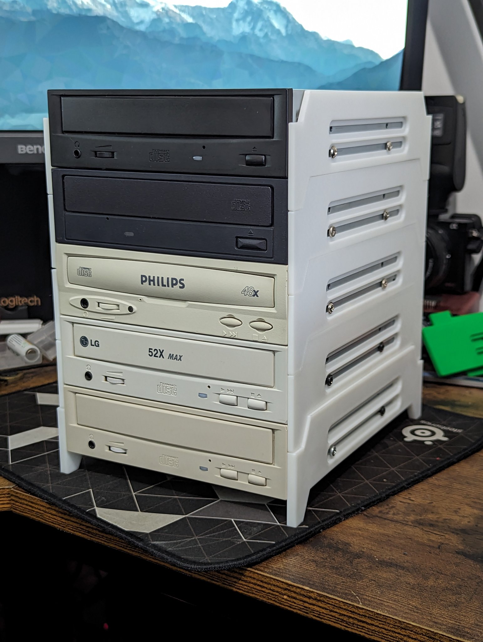 Giá đỡ chồng ổ đĩa 5.25 inch chắc chắn và gọn gàng