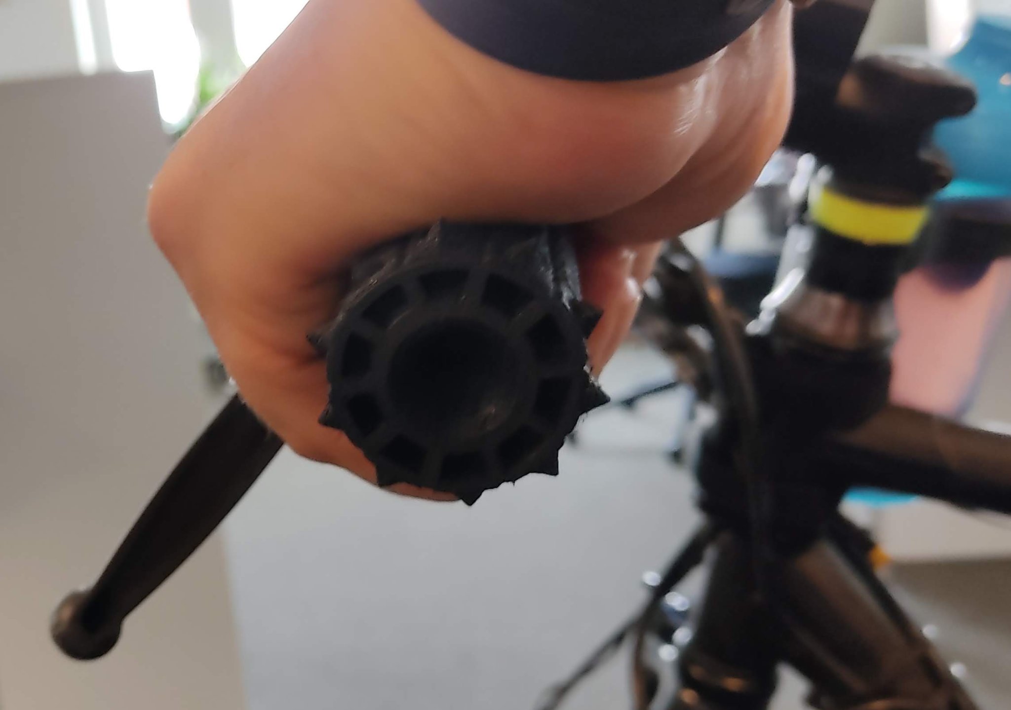 Cán tay lái xe đạp cho bàn tay lớn