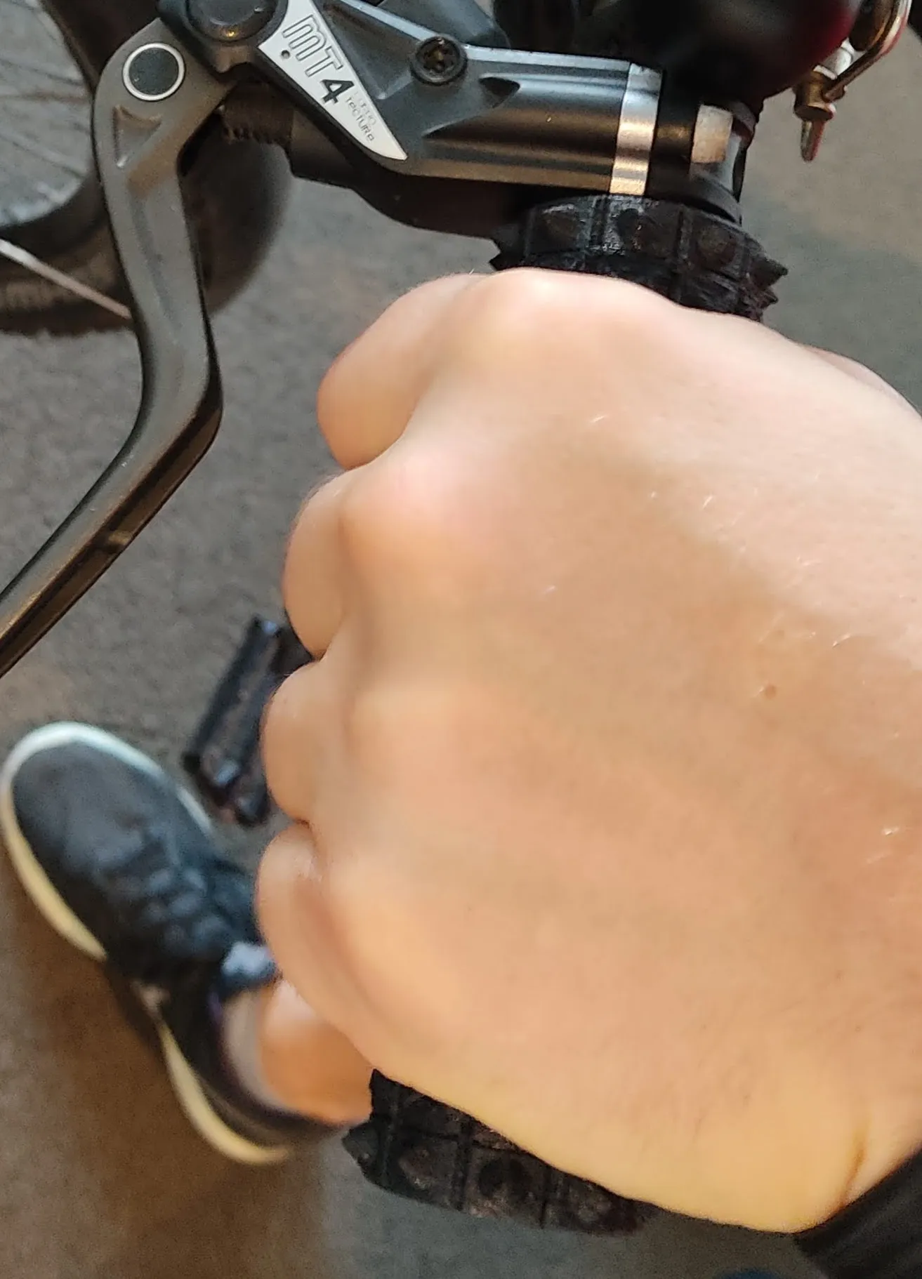 Cán tay lái xe đạp cho bàn tay lớn