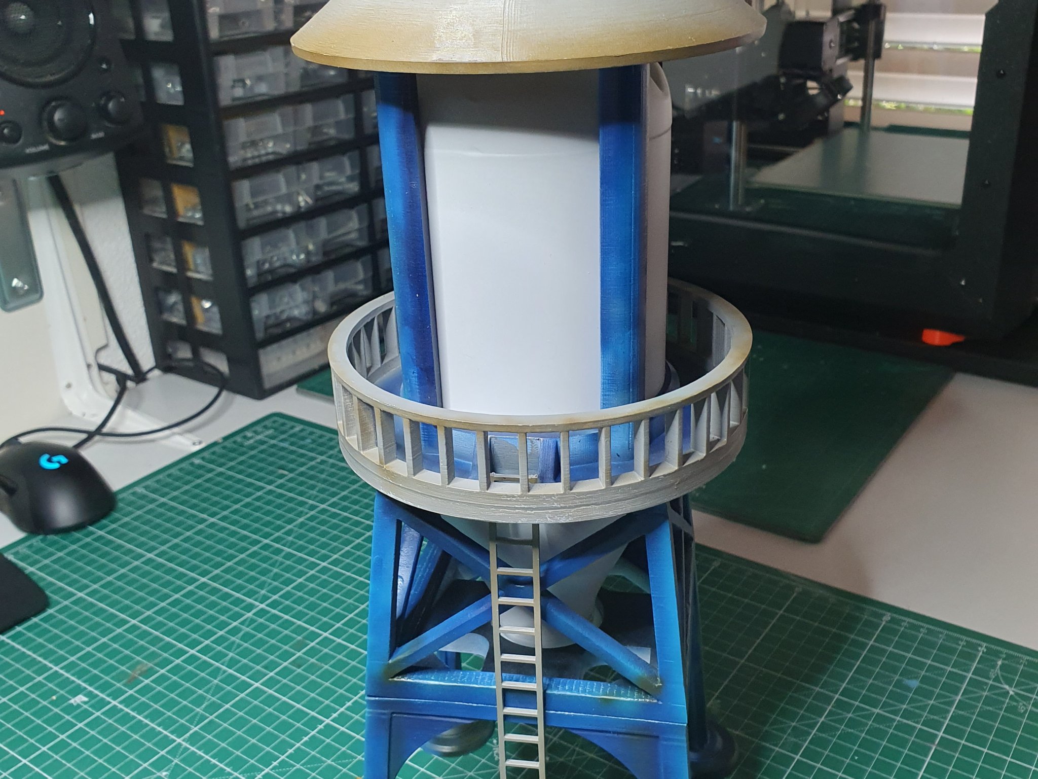 Tháp nước tự chế cho việc tưới cây