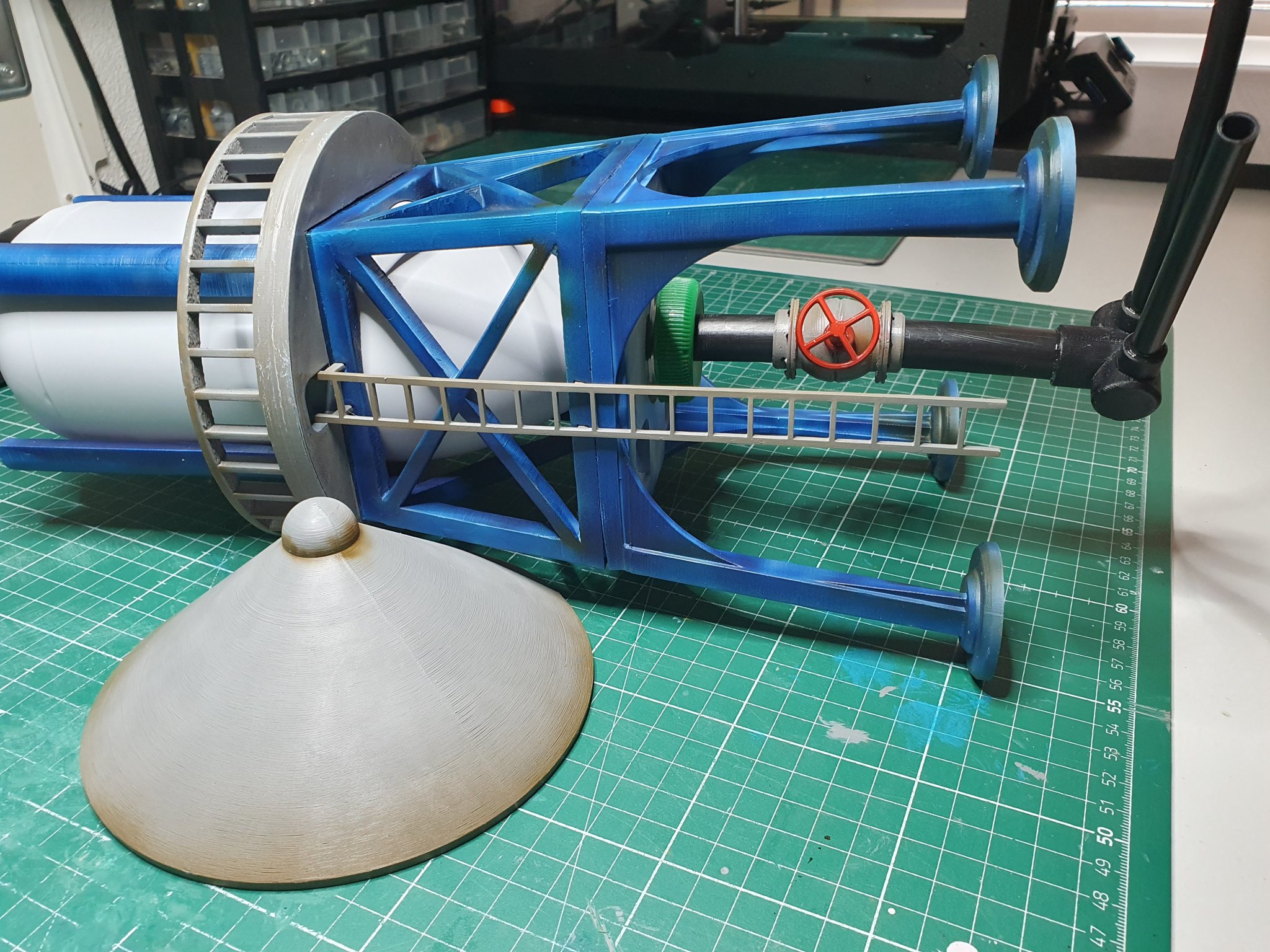 Tháp nước tự chế cho việc tưới cây