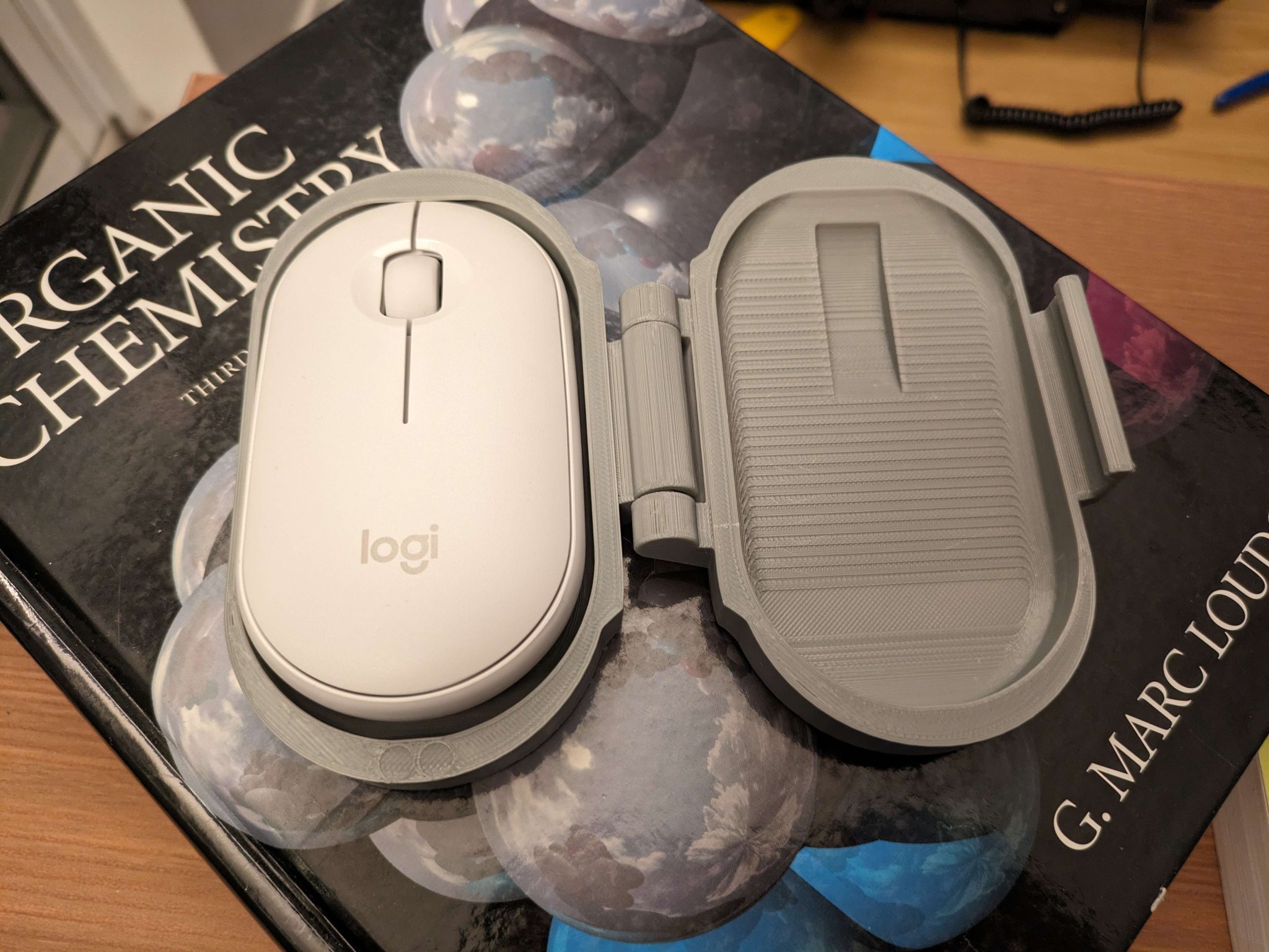 Vỏ chuột Logitech Pebble gập in-place