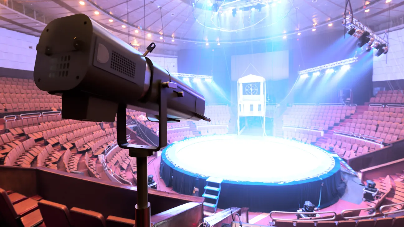 Đèn followspot chức năng Robert Juliat Cricket