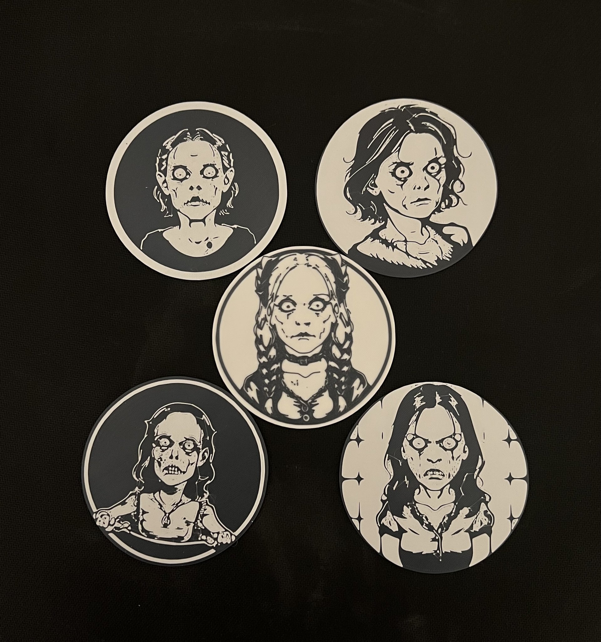 Giá đỡ ly hình zombie gái cho đêm Halloween