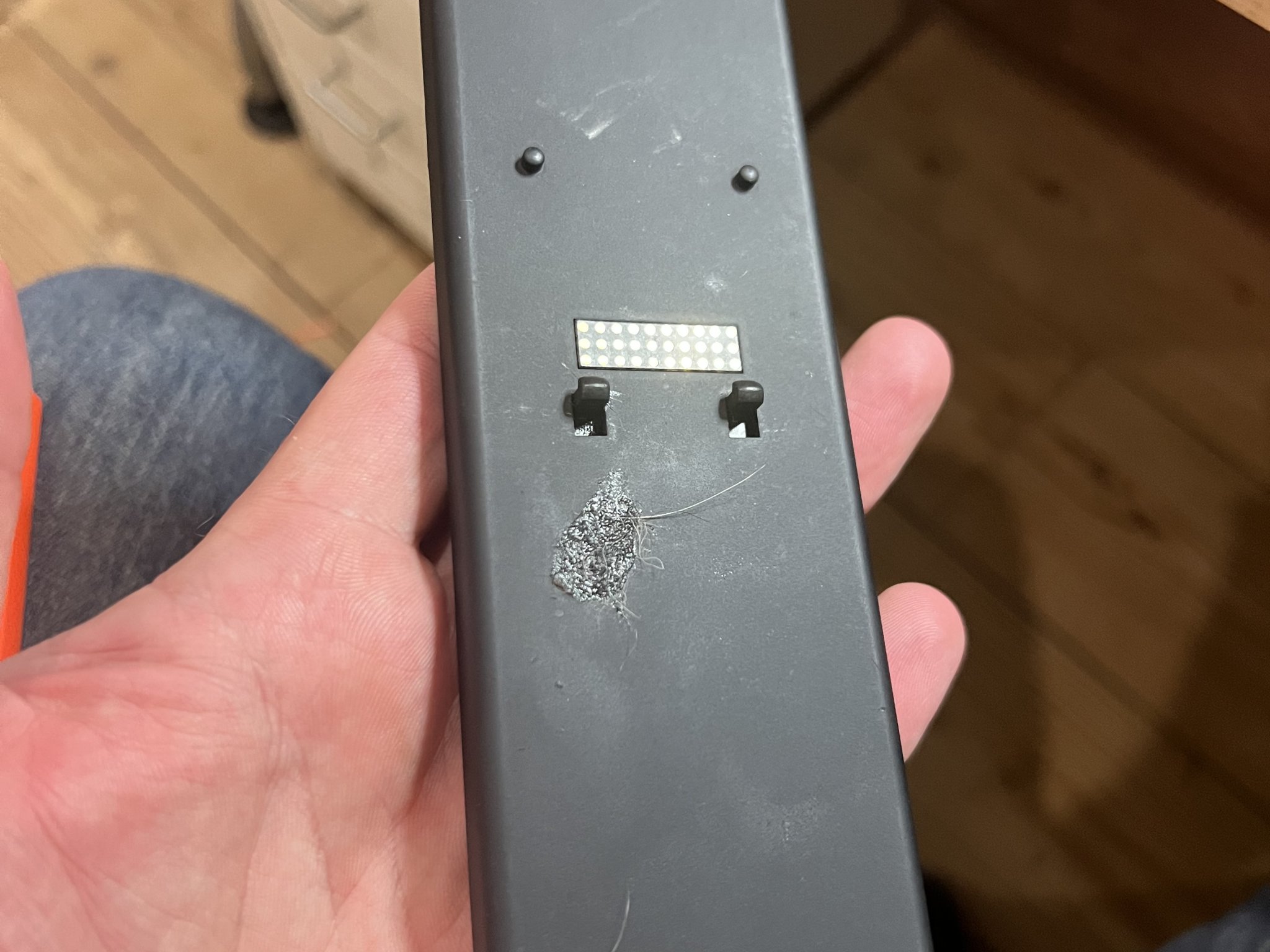 Bảng gắn MagSafe cho tay vịn trung tâm Audi A6 C6