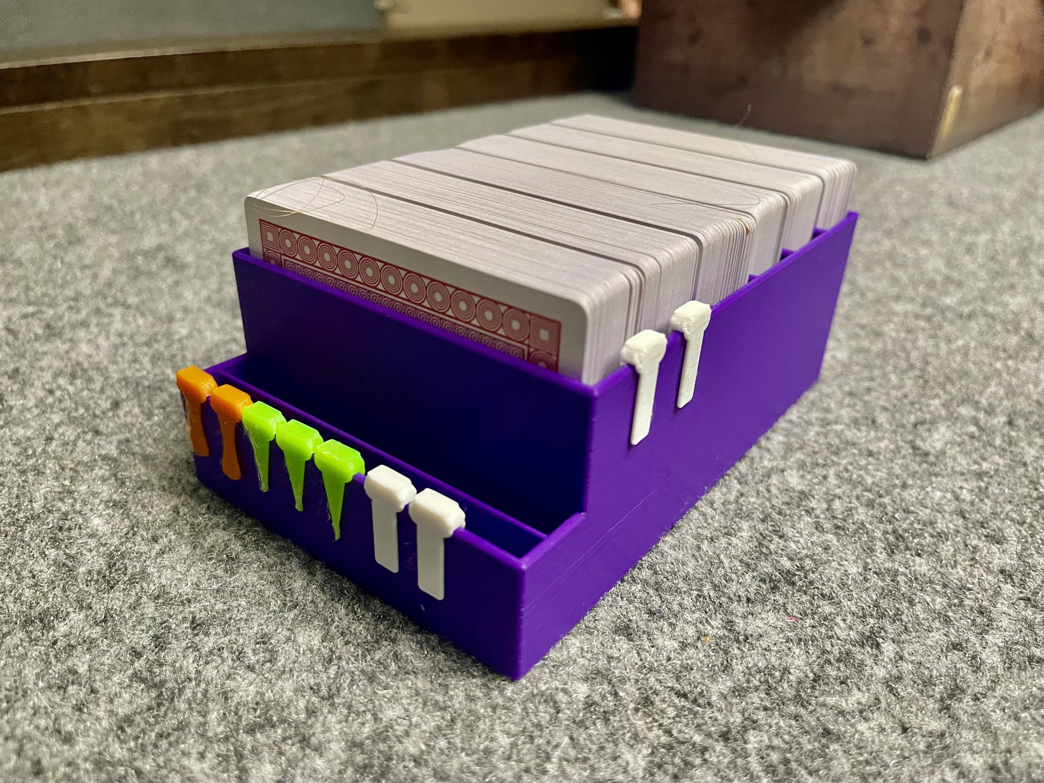 Giá đỡ tổ chức bộ bài Canasta đa tầng