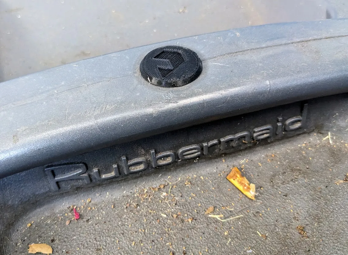 Nắp thay thế cho thùng rác ngoài trời Rubbermaid RM134501