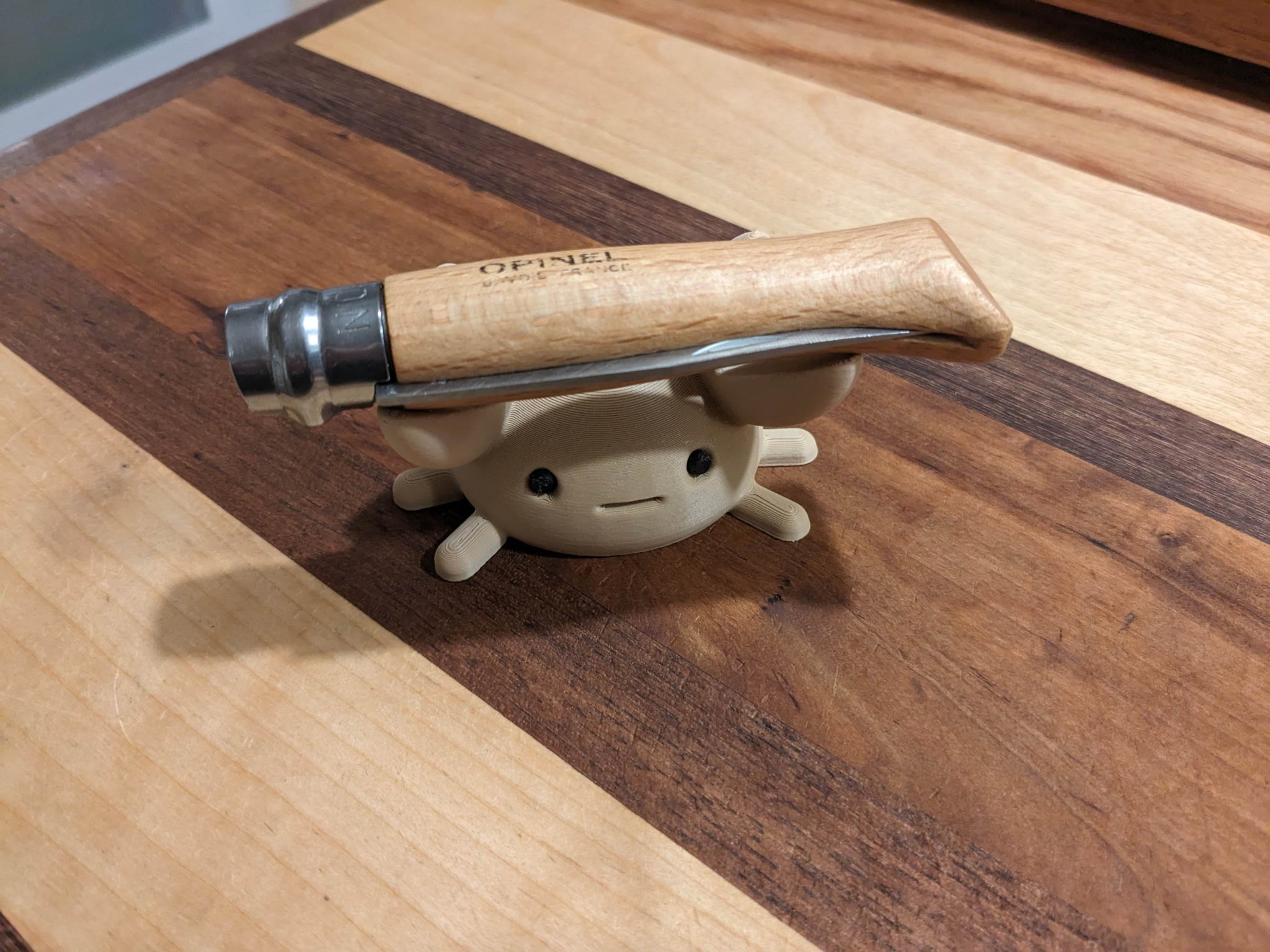 Cua mạnh mẽ giữ đồ vật tiện dụng