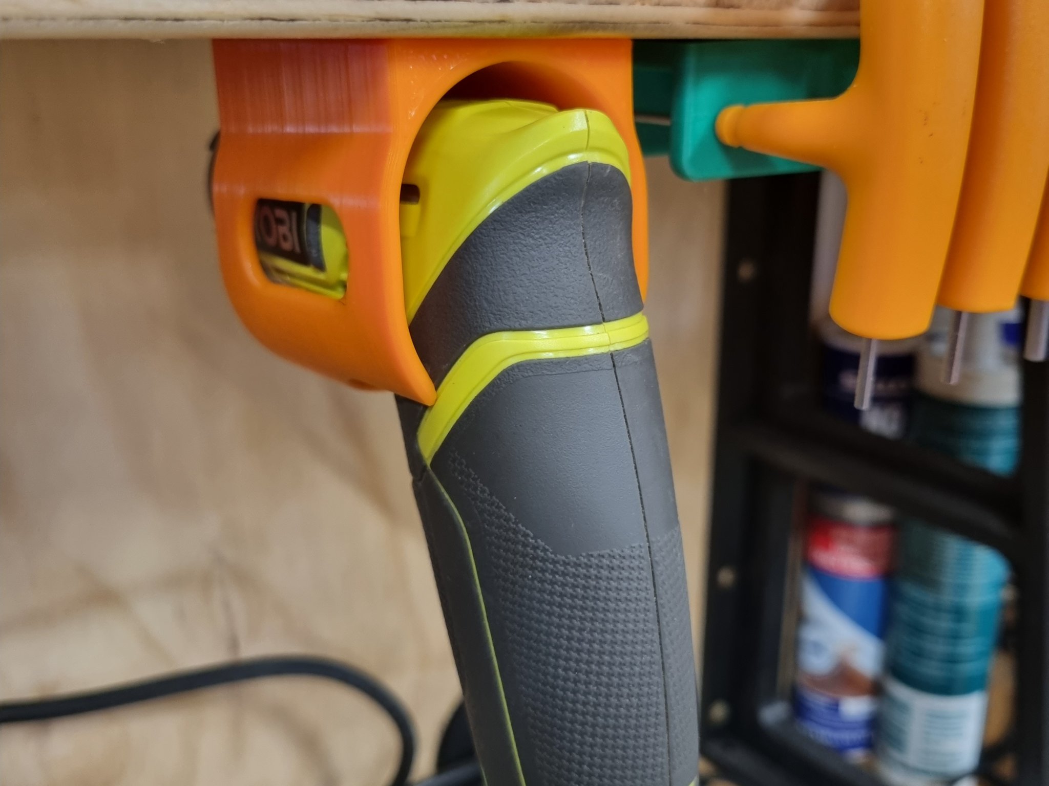 Giá đỡ dưới kệ cho súng vặn vít Ryobi 4V