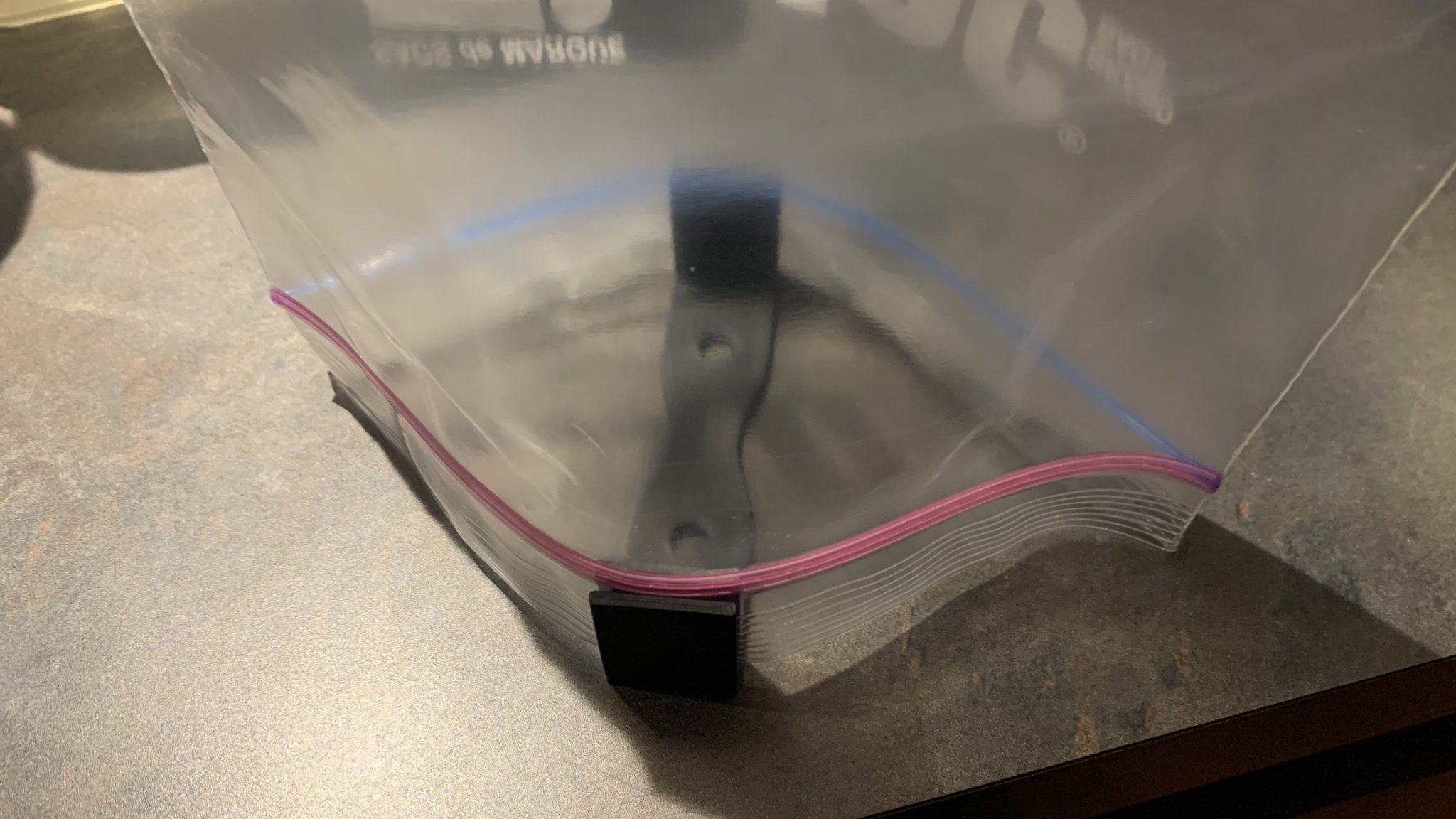 Giá đỡ túi nhựa đơn giản và gọn nhẹ