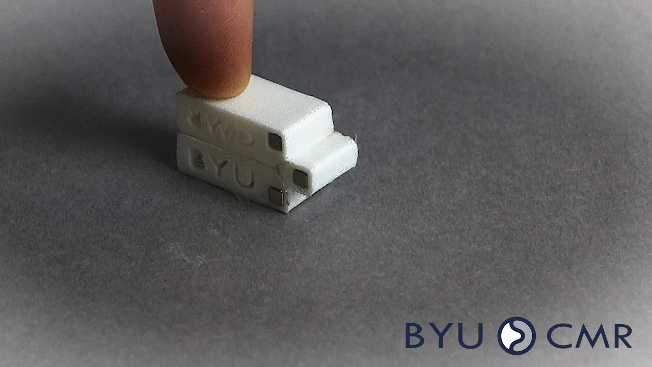 Bản lề từ bistable sang monostable có khả năng gập 180 độ