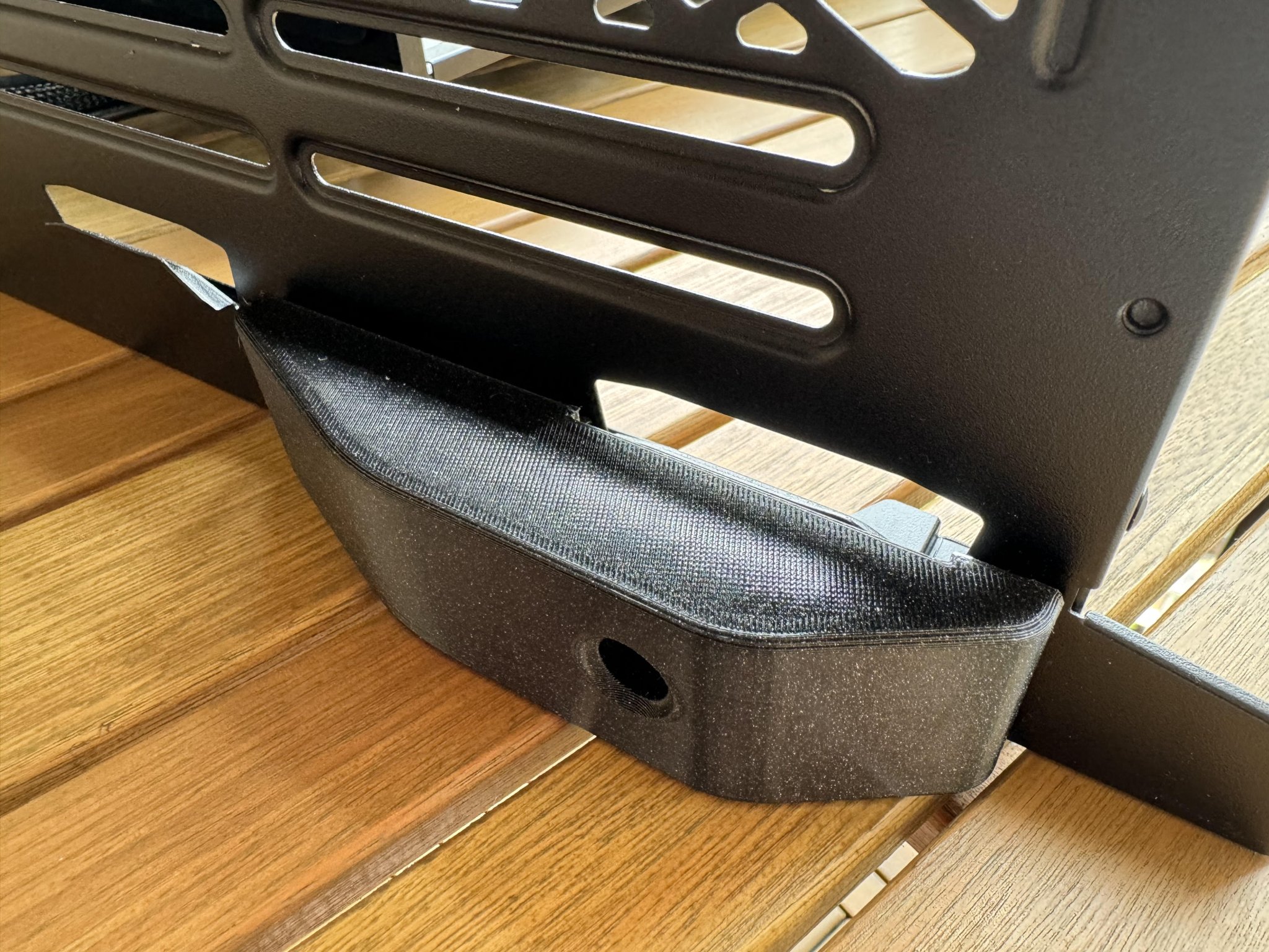 Đế thay thế cho thùng máy tính Fractal Define 7 XL