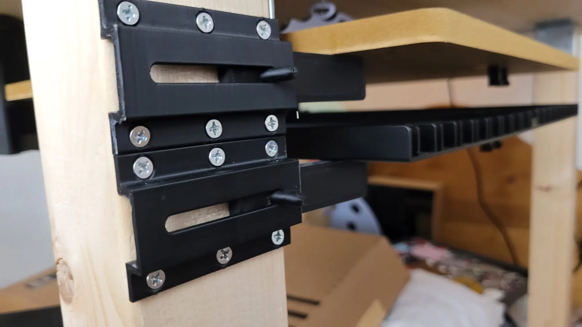 Khóa cổng trượt tiện lợi cho gia đình