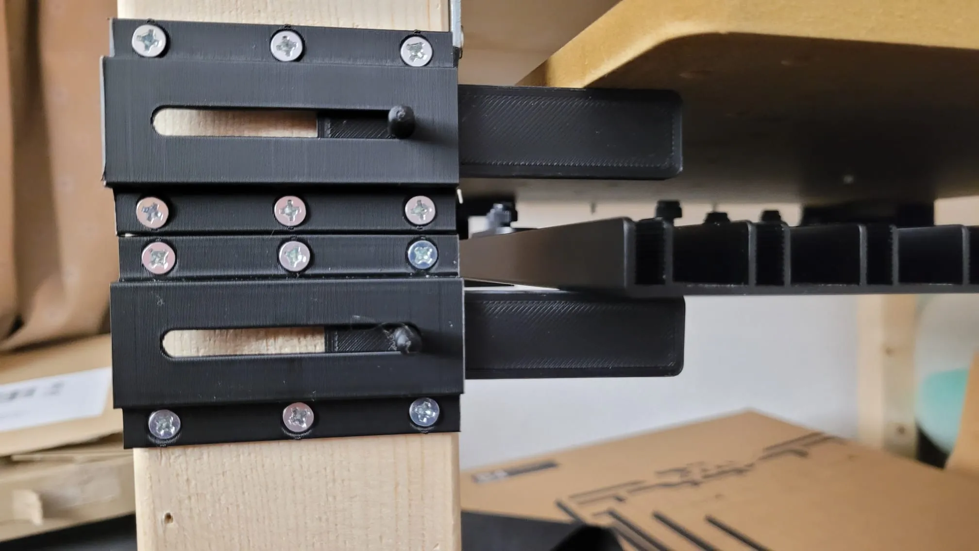 Khóa cổng trượt tiện lợi cho gia đình