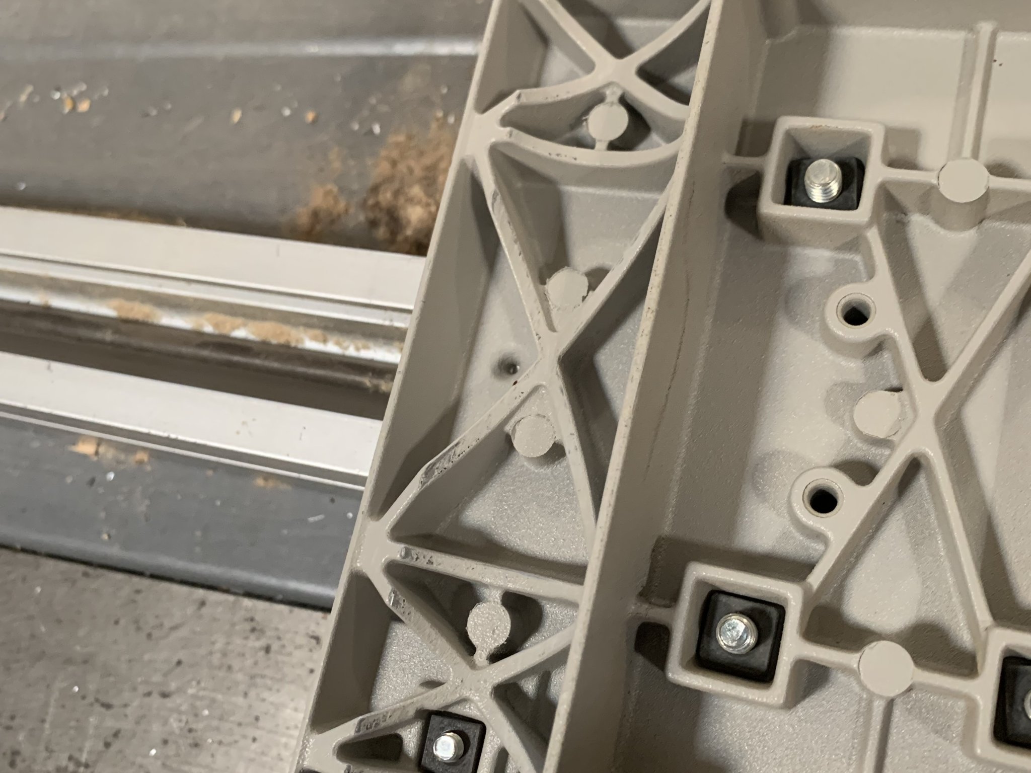 **Cải tiến thanh chắn cho máy cưa bàn Ridgid 2412**