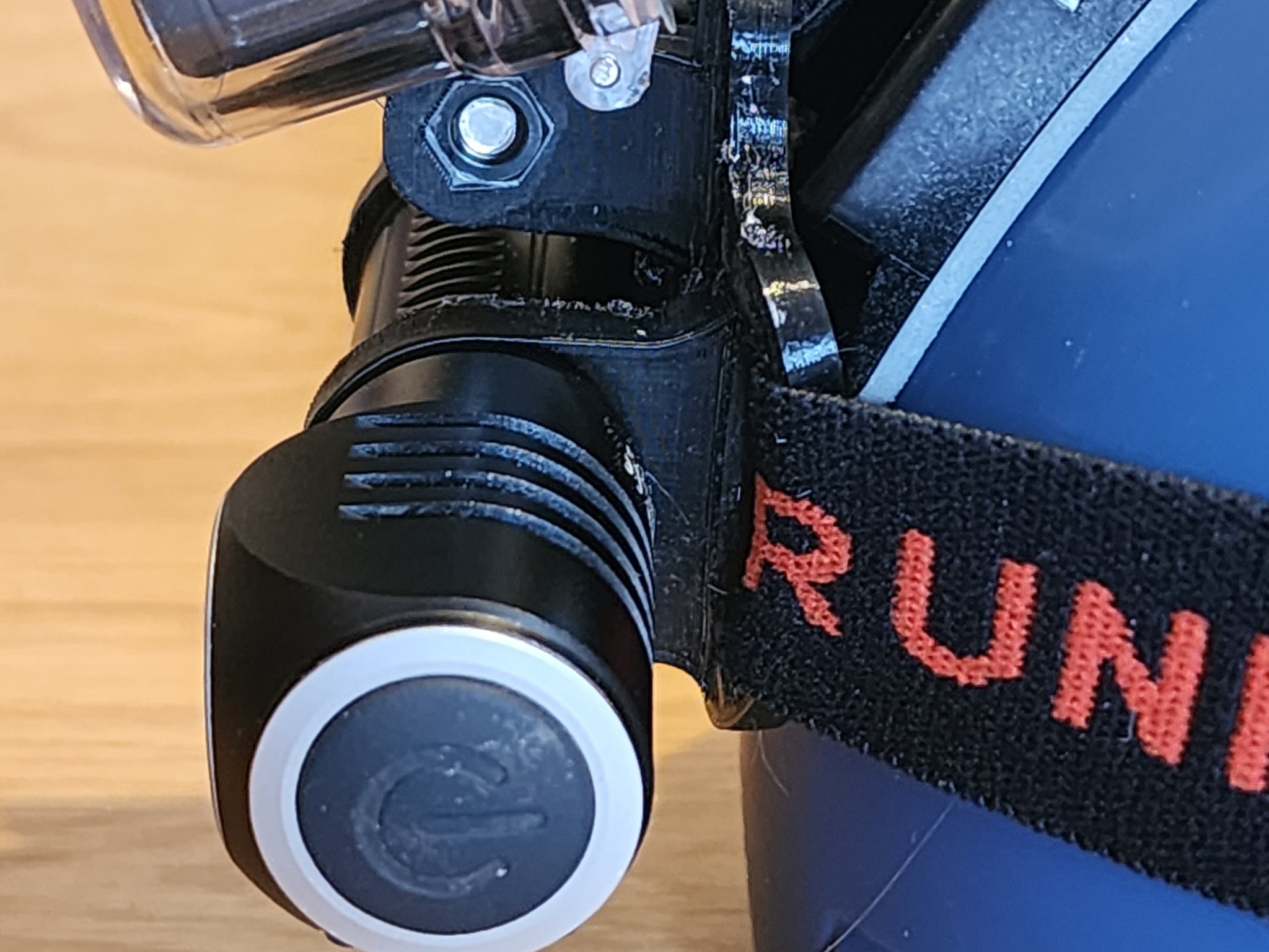 Giá đỡ mũ bảo hiểm kết hợp GoPro và đèn pin TH30 V2