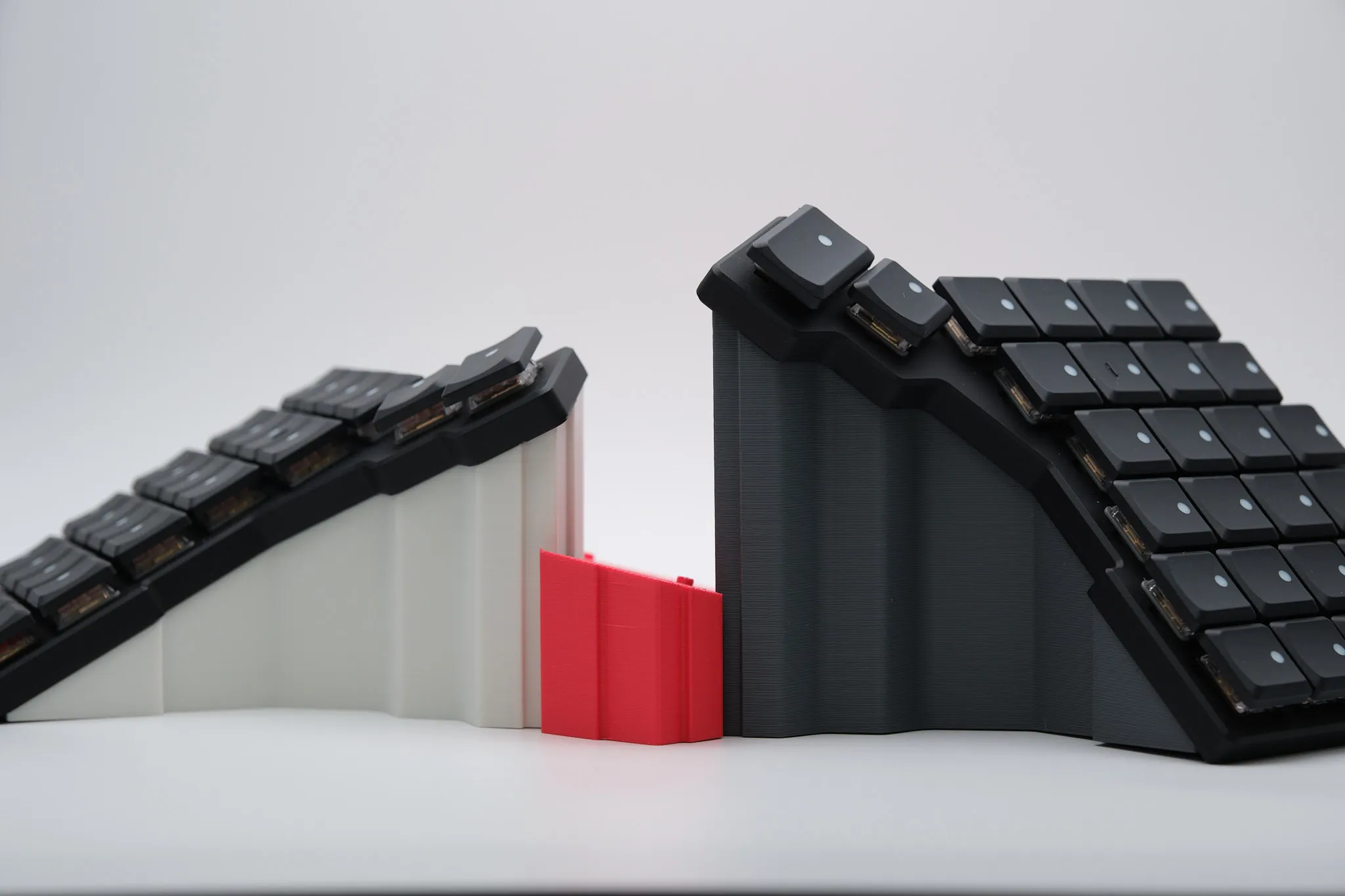 Giá đỡ bàn phím ZSA Voyager cho chế độ tenting