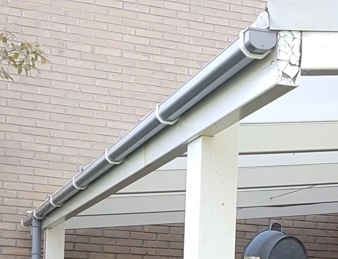 Giá đỡ mini cho máng nước 65mm gắn tường