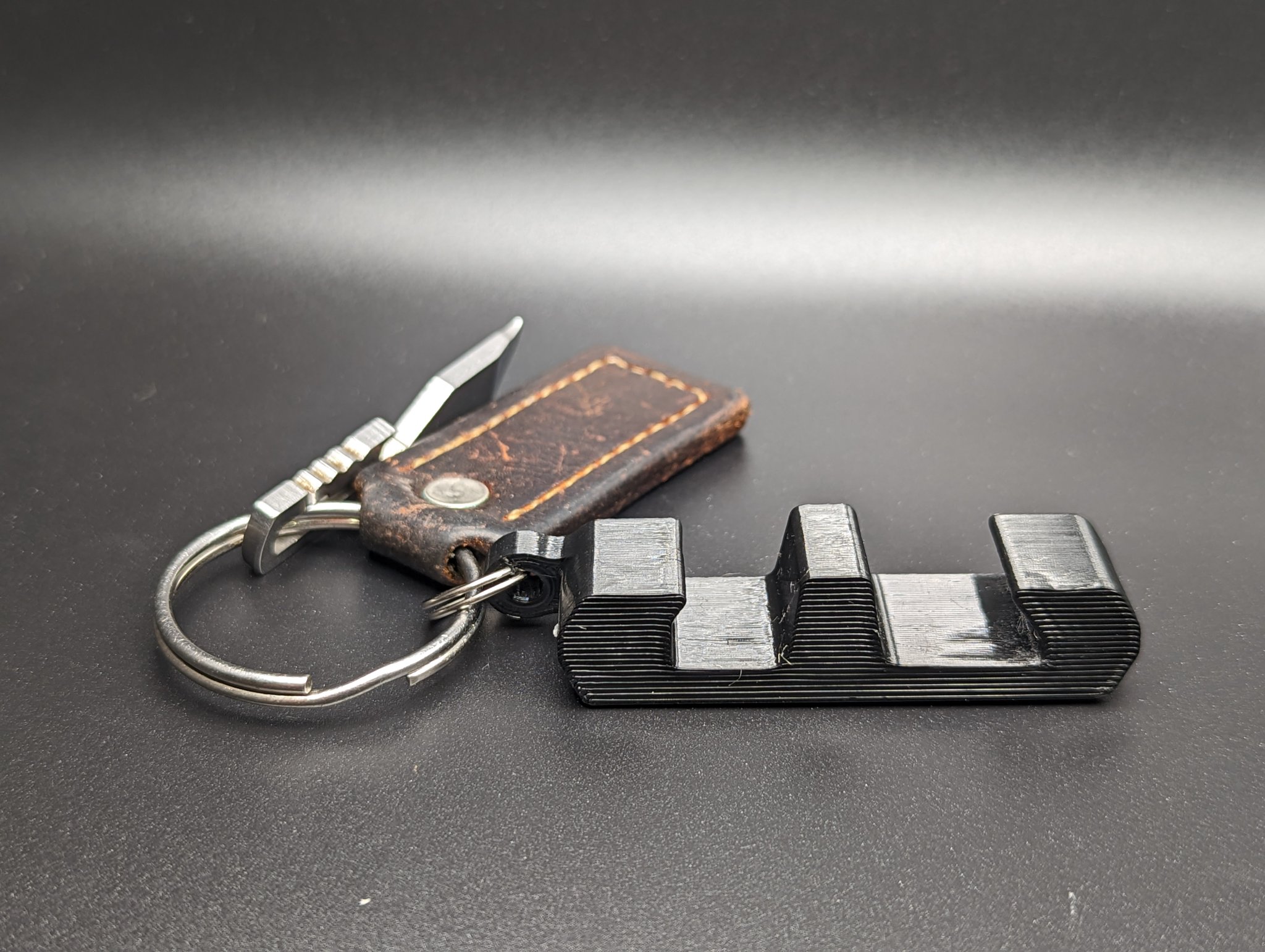 Giá đỡ điện thoại EDC tiện lợi cho túi xách và chìa khóa