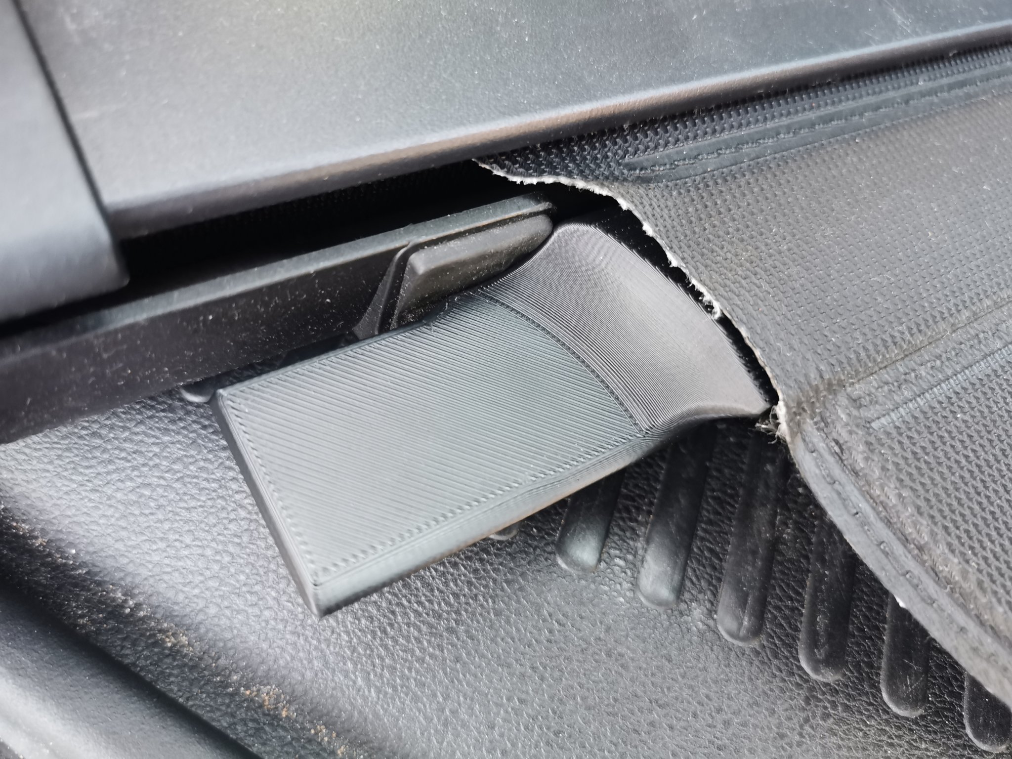 Nắp chặn cho nắp khoang hành lý Skoda Octavia