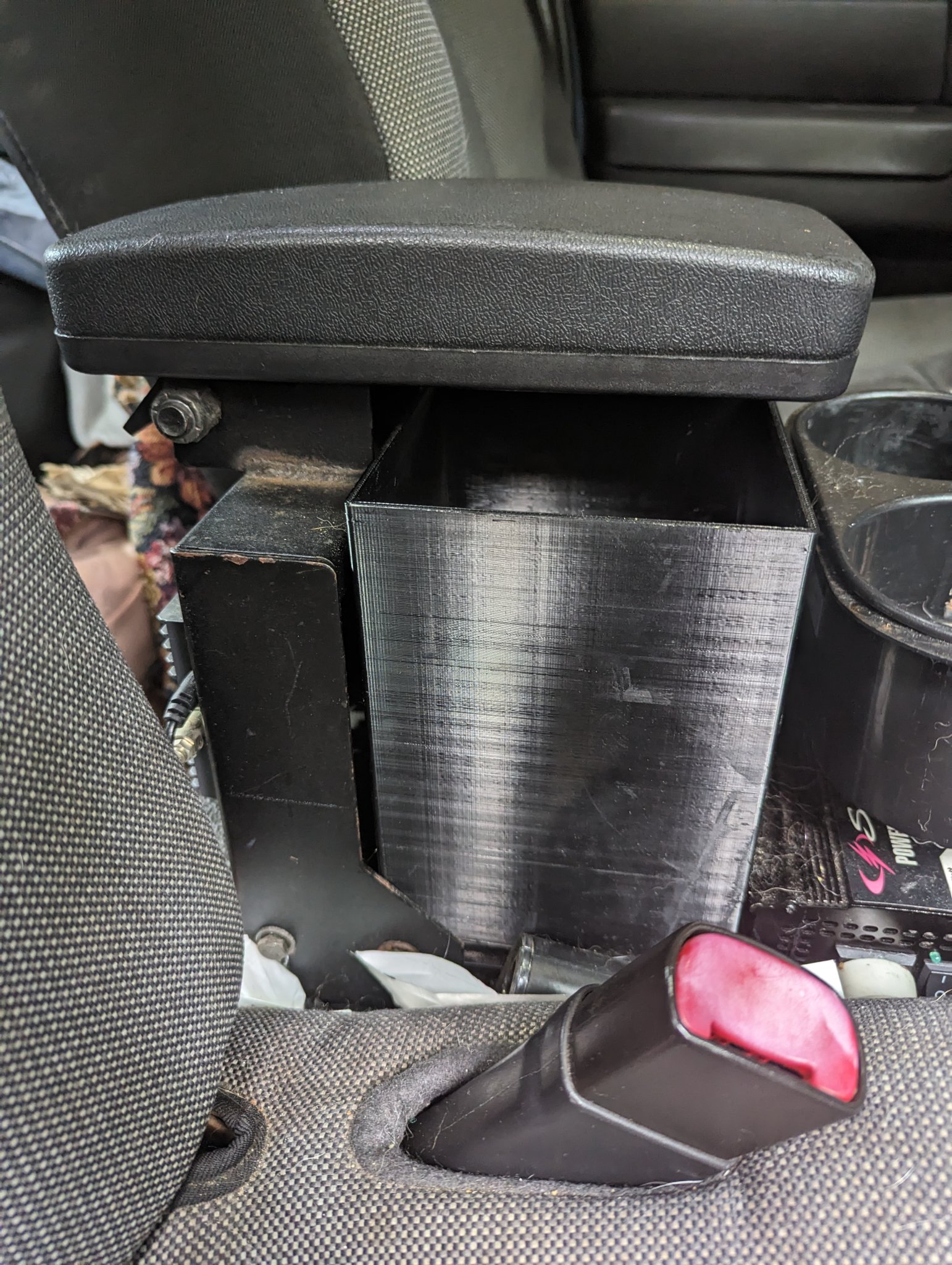 Ngăn để tay cho bảng điều khiển trung tâm của xe Crown Victoria