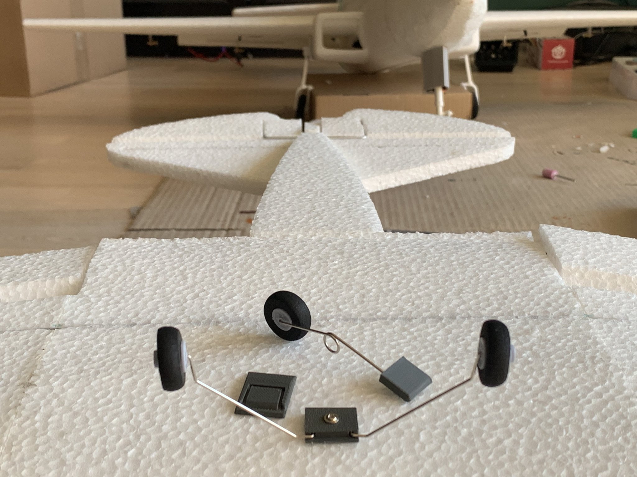 Giá đỡ cho bộ landing gear nhỏ từ AliExpress (không dùng keo)