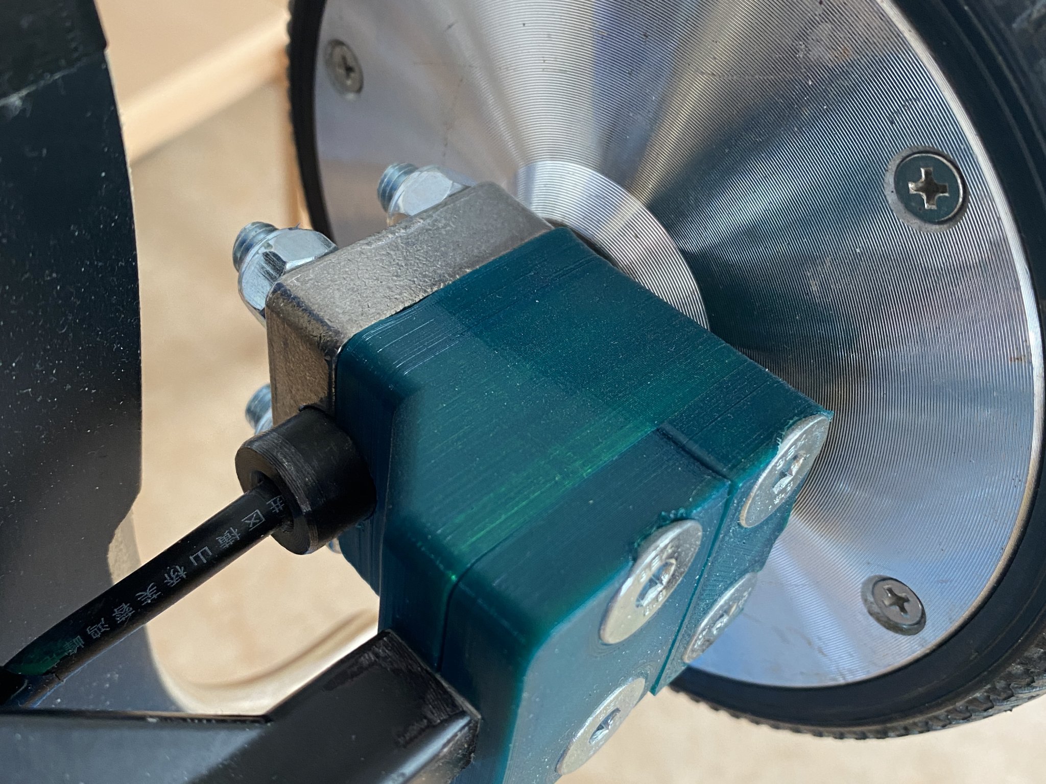 Giá đỡ động cơ cho longboard sử dụng động cơ hoverboard