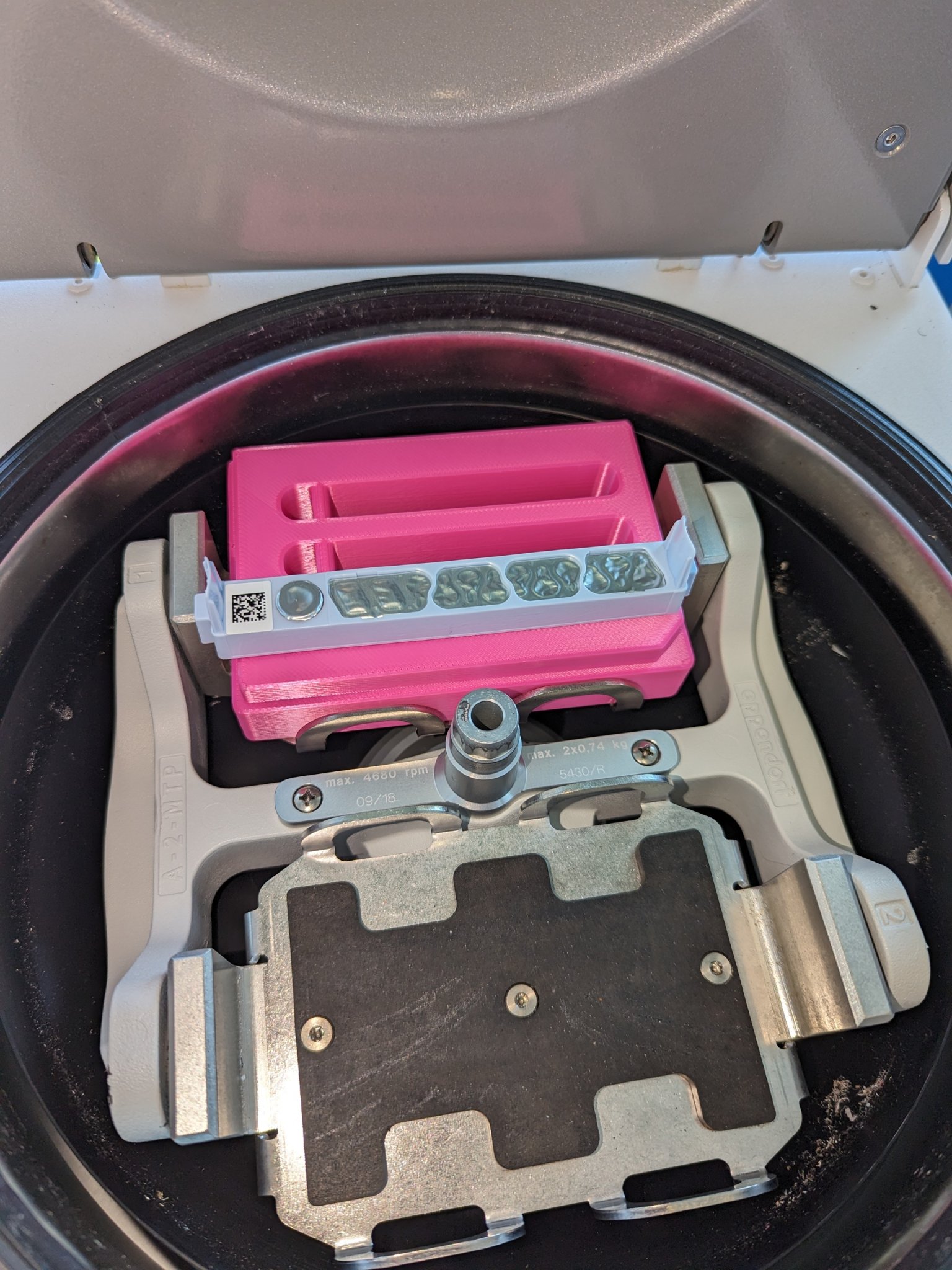 Bảng và giá đỡ ống cho Ion Torrent S5 Genexus