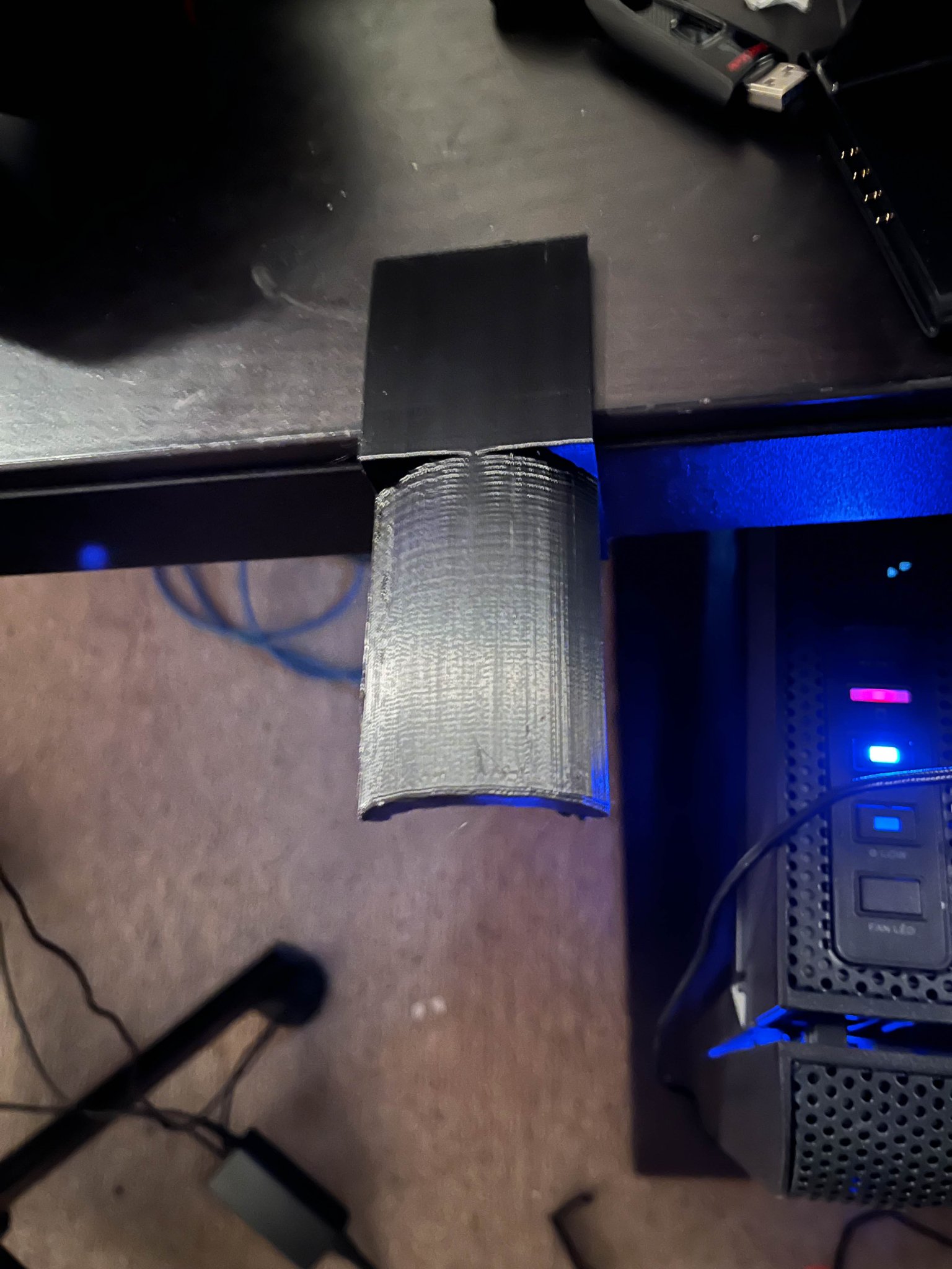 Giá đỡ tai nghe cho bàn làm việc IKEA Bekant