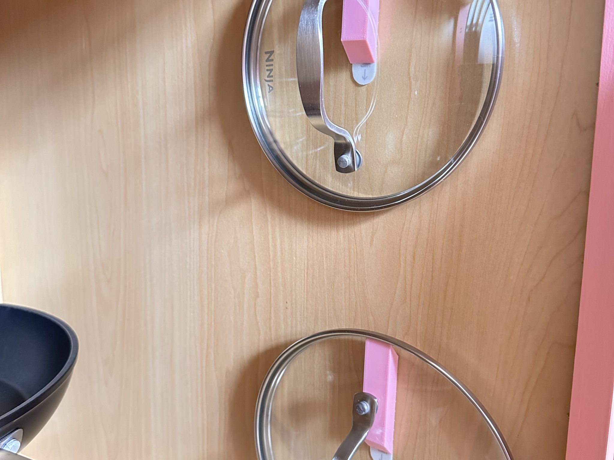 Móc dán nắp nồi tiện dụng cho nhà bếp