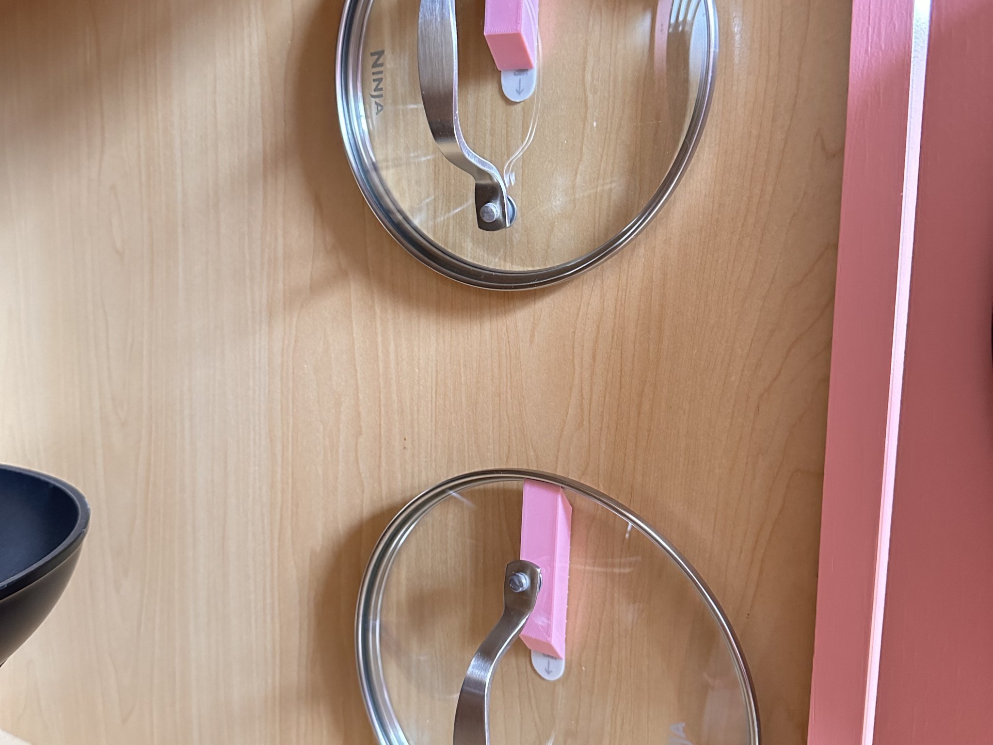 Móc dán nắp nồi tiện dụng cho nhà bếp