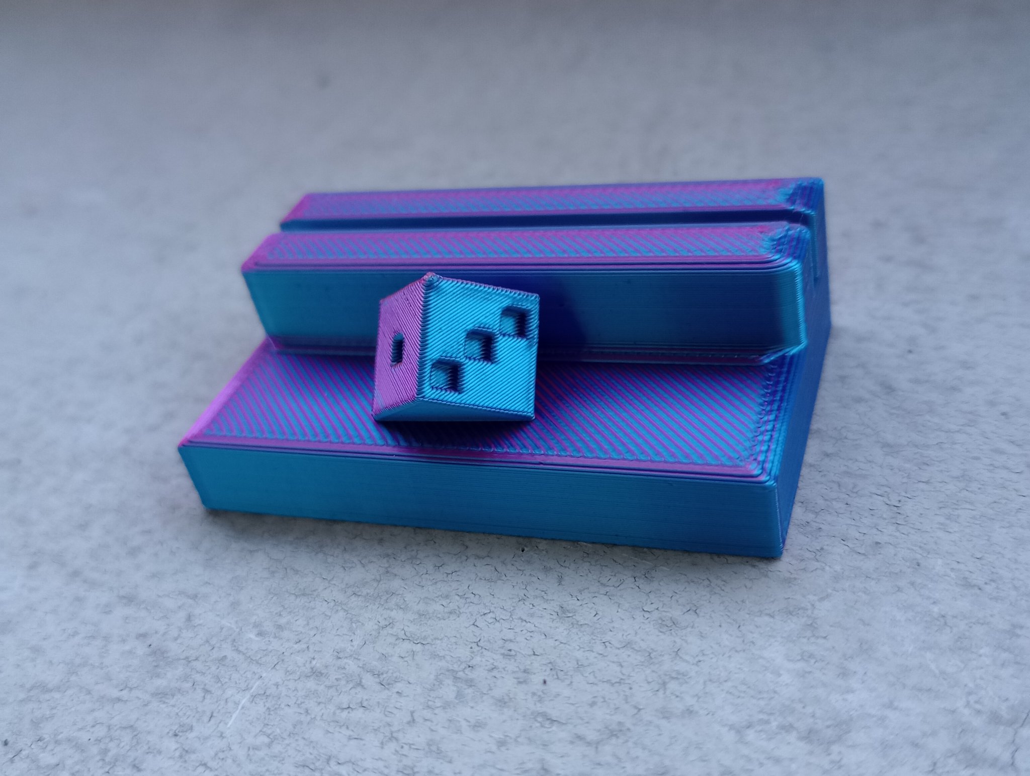 Giá đỡ thẻ cho trò chơi bàn đa dạng