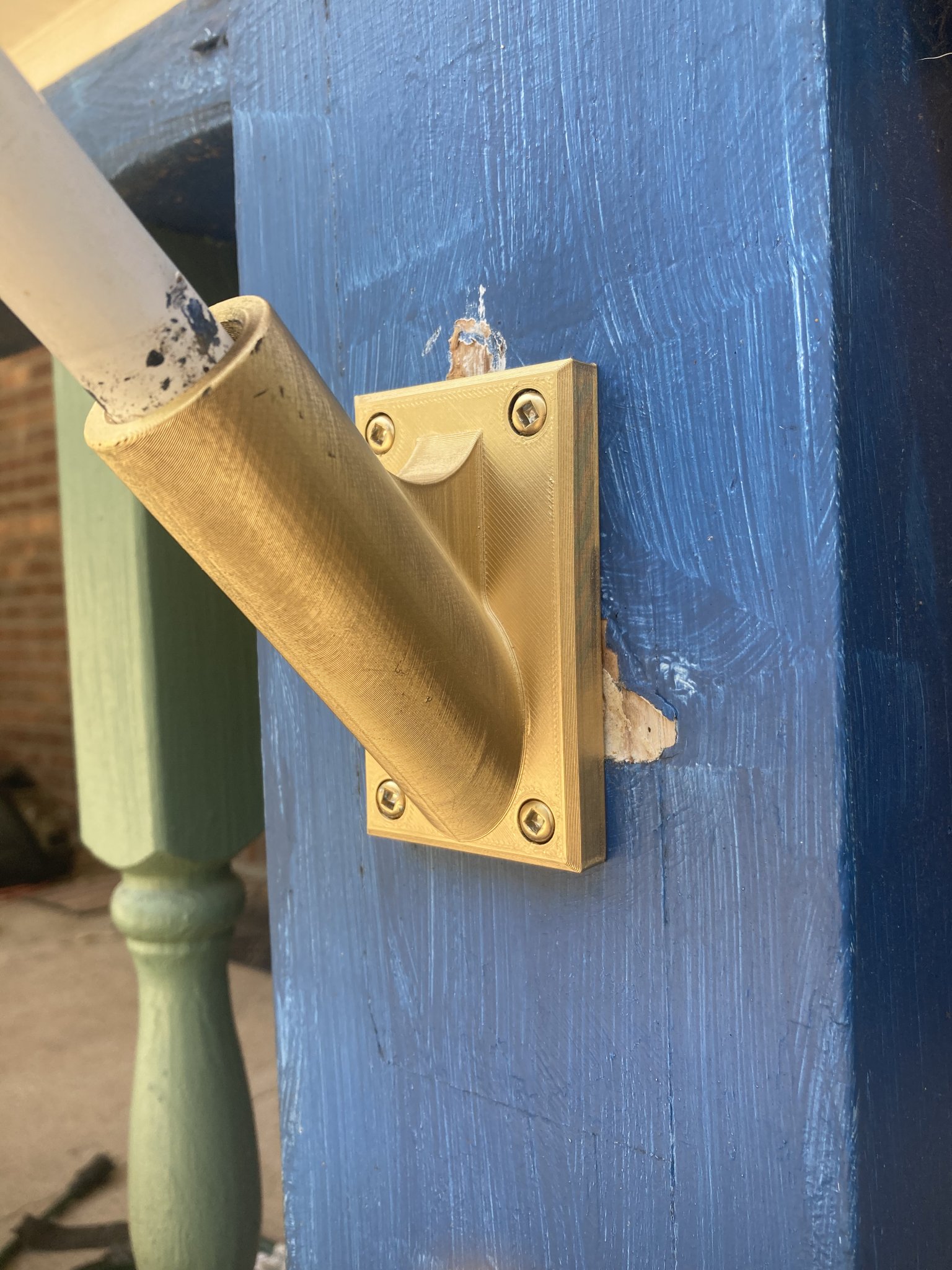 Giá đỡ cột cờ tự chế cho sân vườn