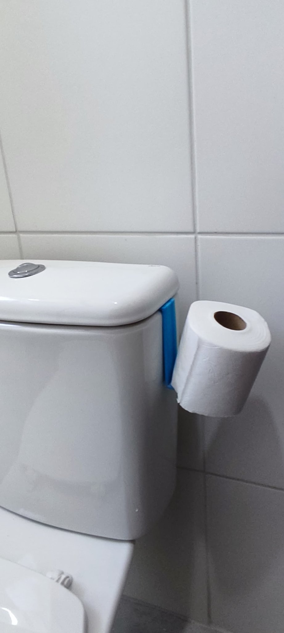 Giá đỡ giấy vệ sinh thiết kế tiện lợi cho phòng tắm