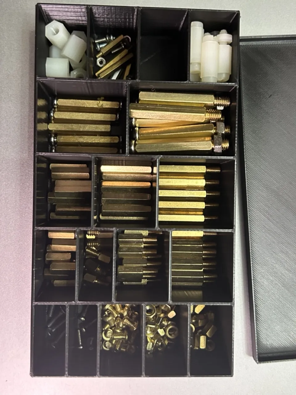 Hộp tổ chức các loại stand-off cho dự án điện tử