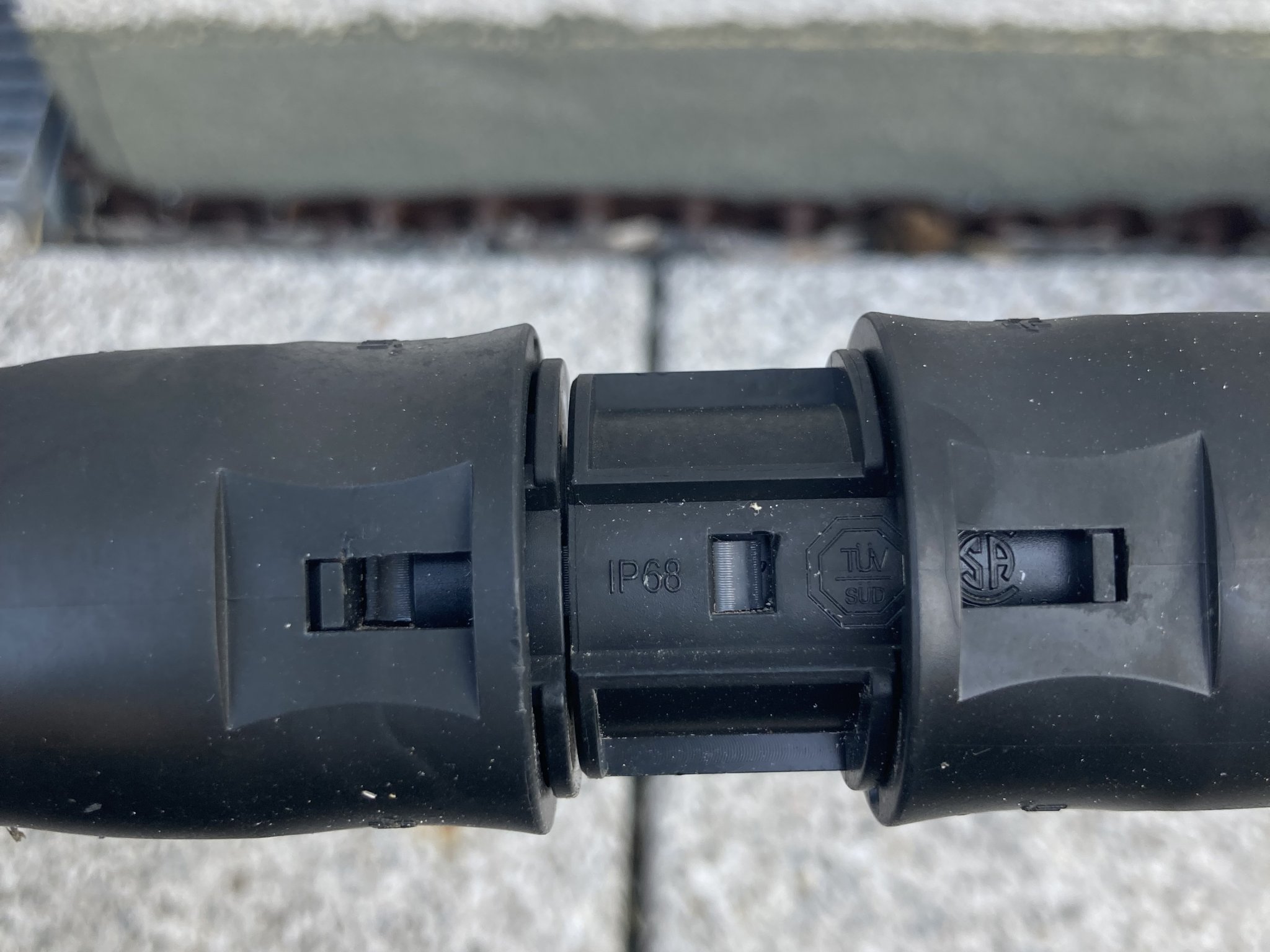 Thay thế đầu nối năng lượng mặt trời Betteri BC01