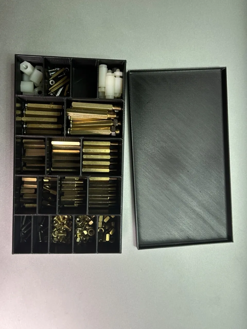 Hộp tổ chức các loại stand-off cho dự án điện tử