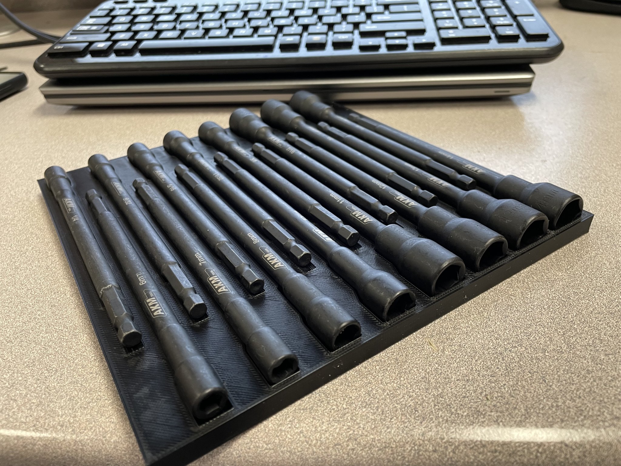 Công cụ vít đai ốc từ tính dài AKM