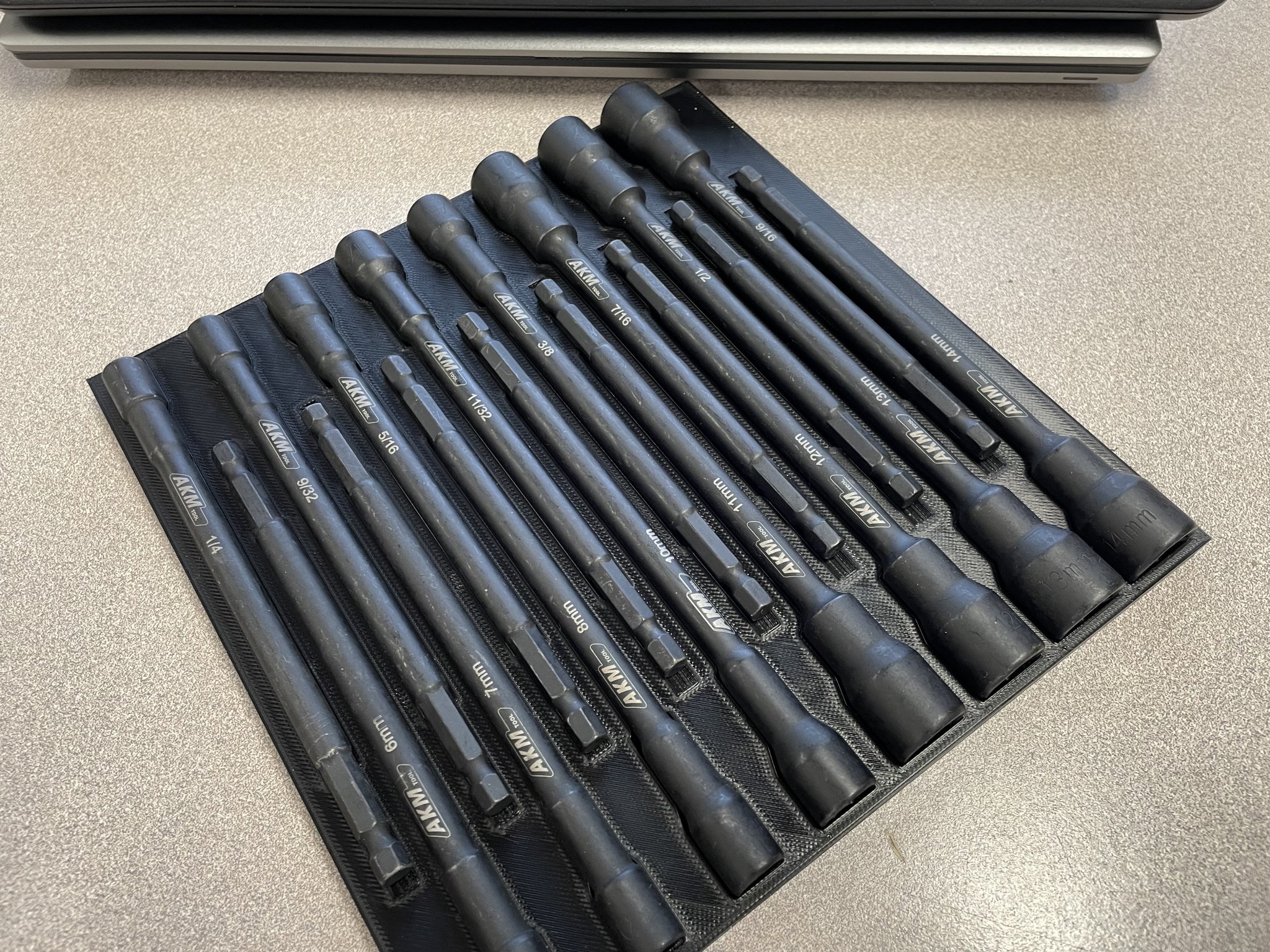 Công cụ vít đai ốc từ tính dài AKM