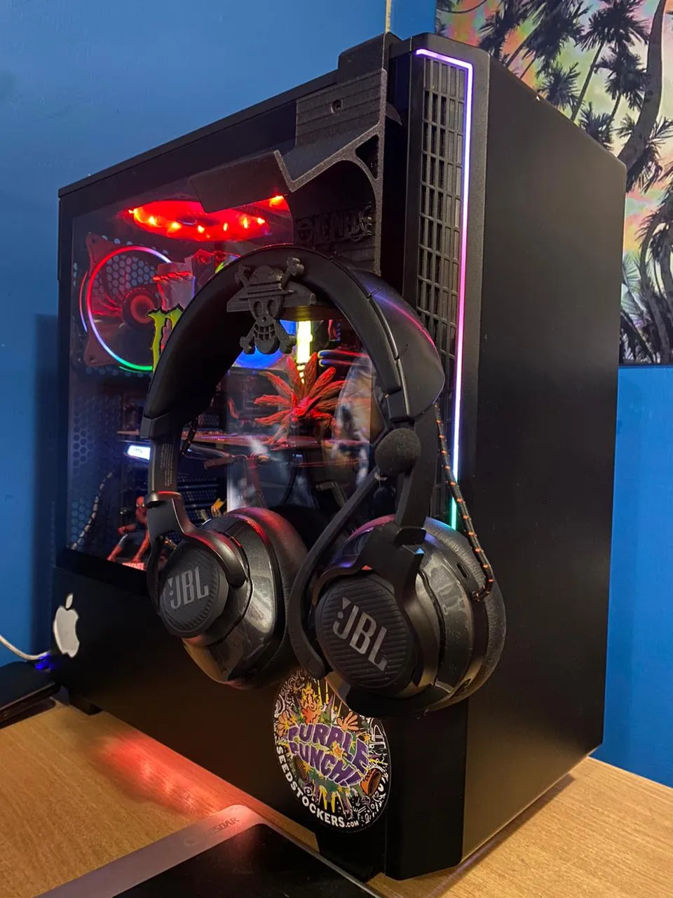 Giá đỡ tai nghe và điều khiển cho PC một khối